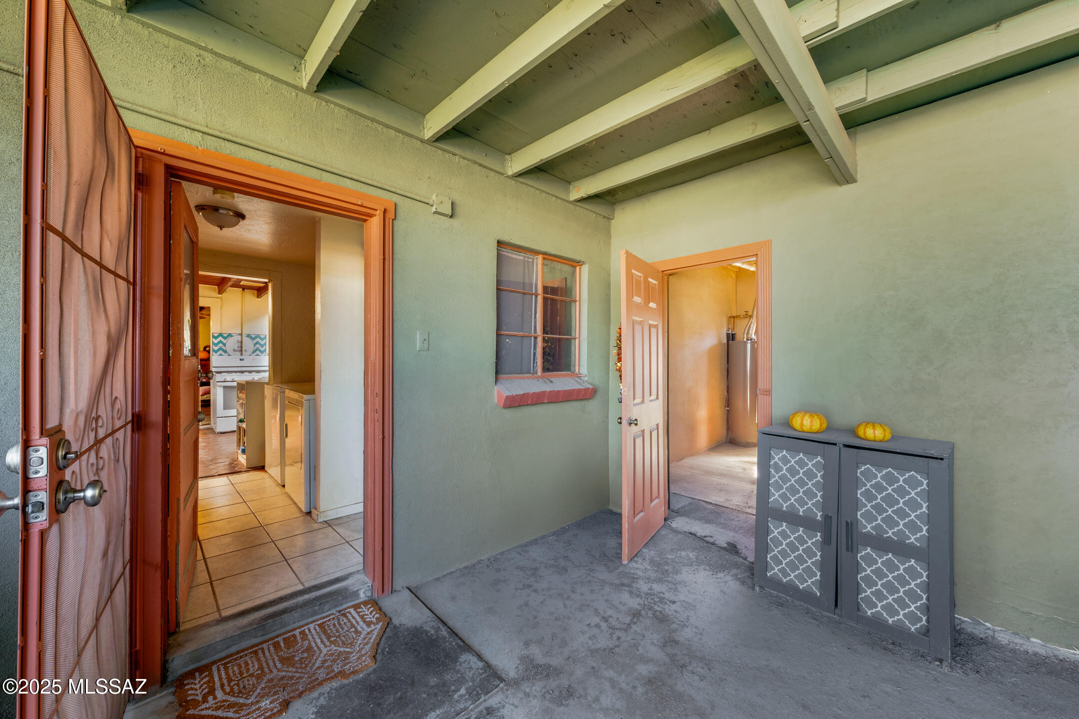 2813-2815 N Castro Avenue