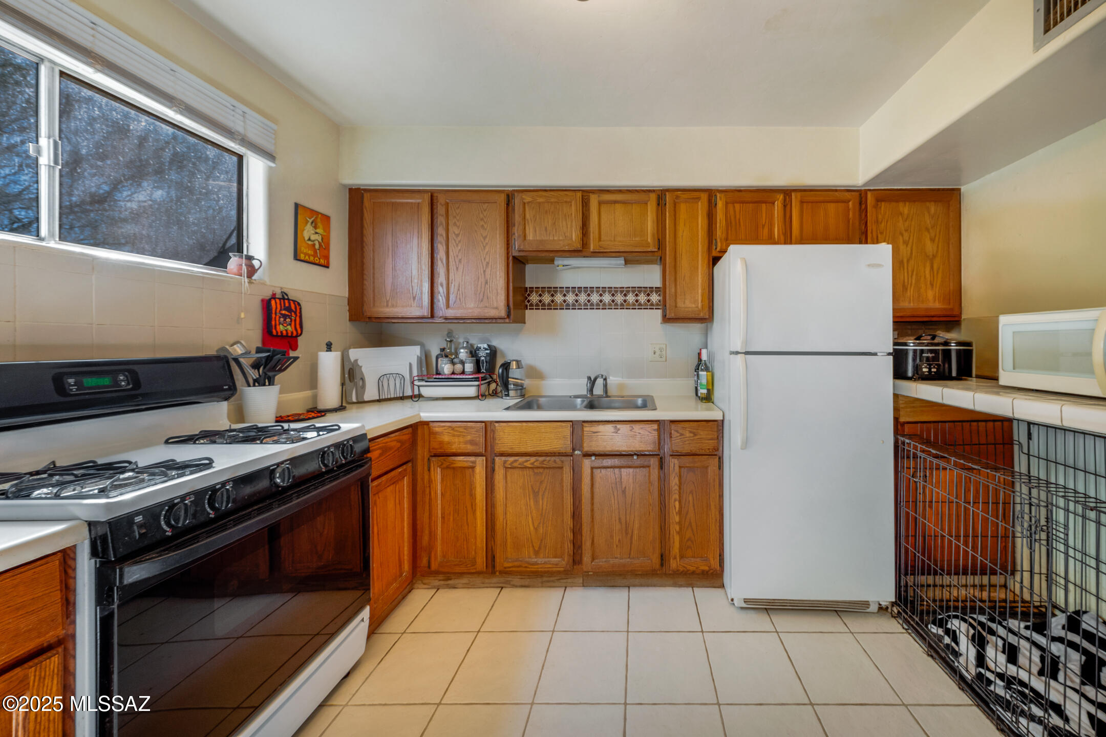 2813-2815 N Castro Avenue