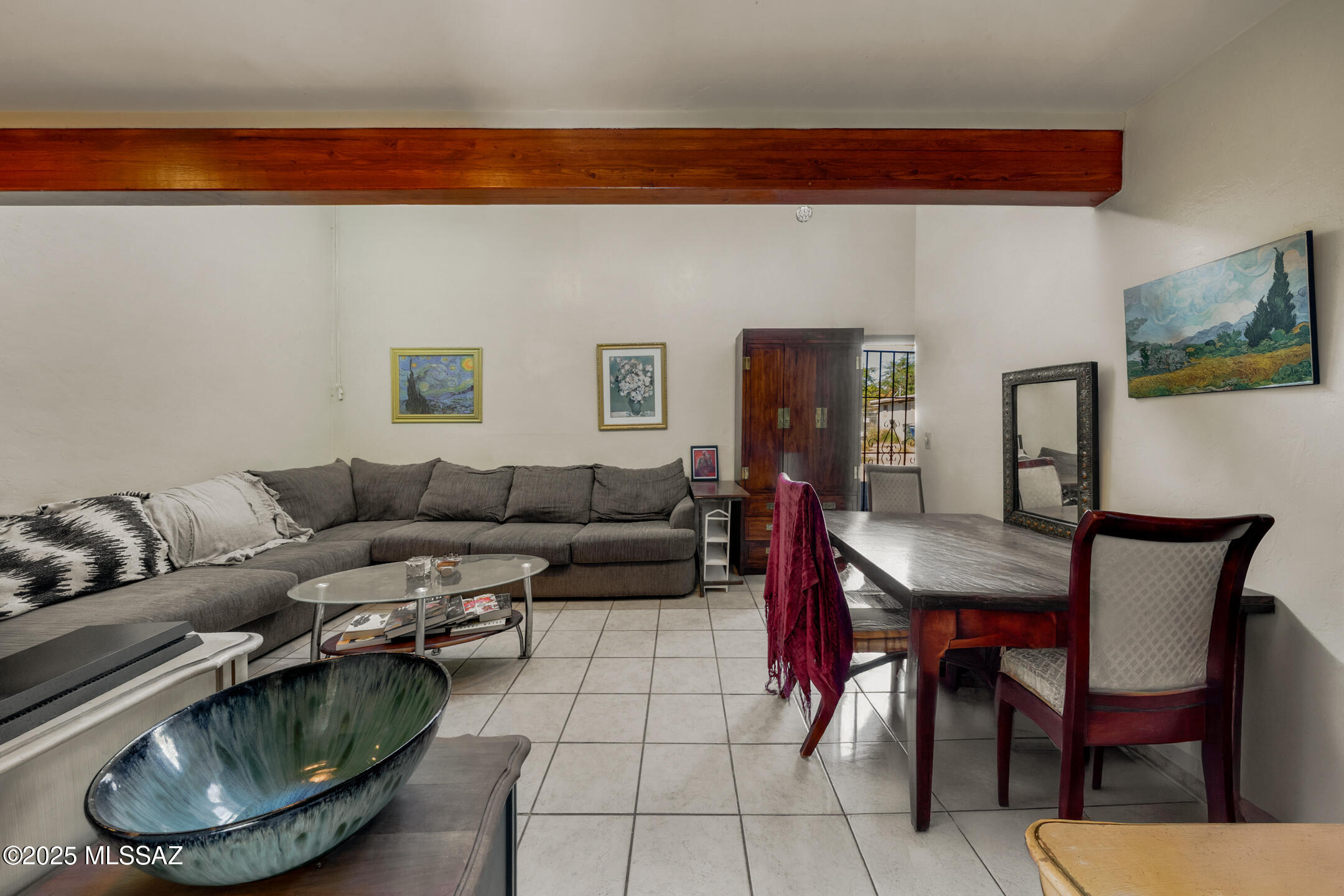 2813-2815 N Castro Avenue