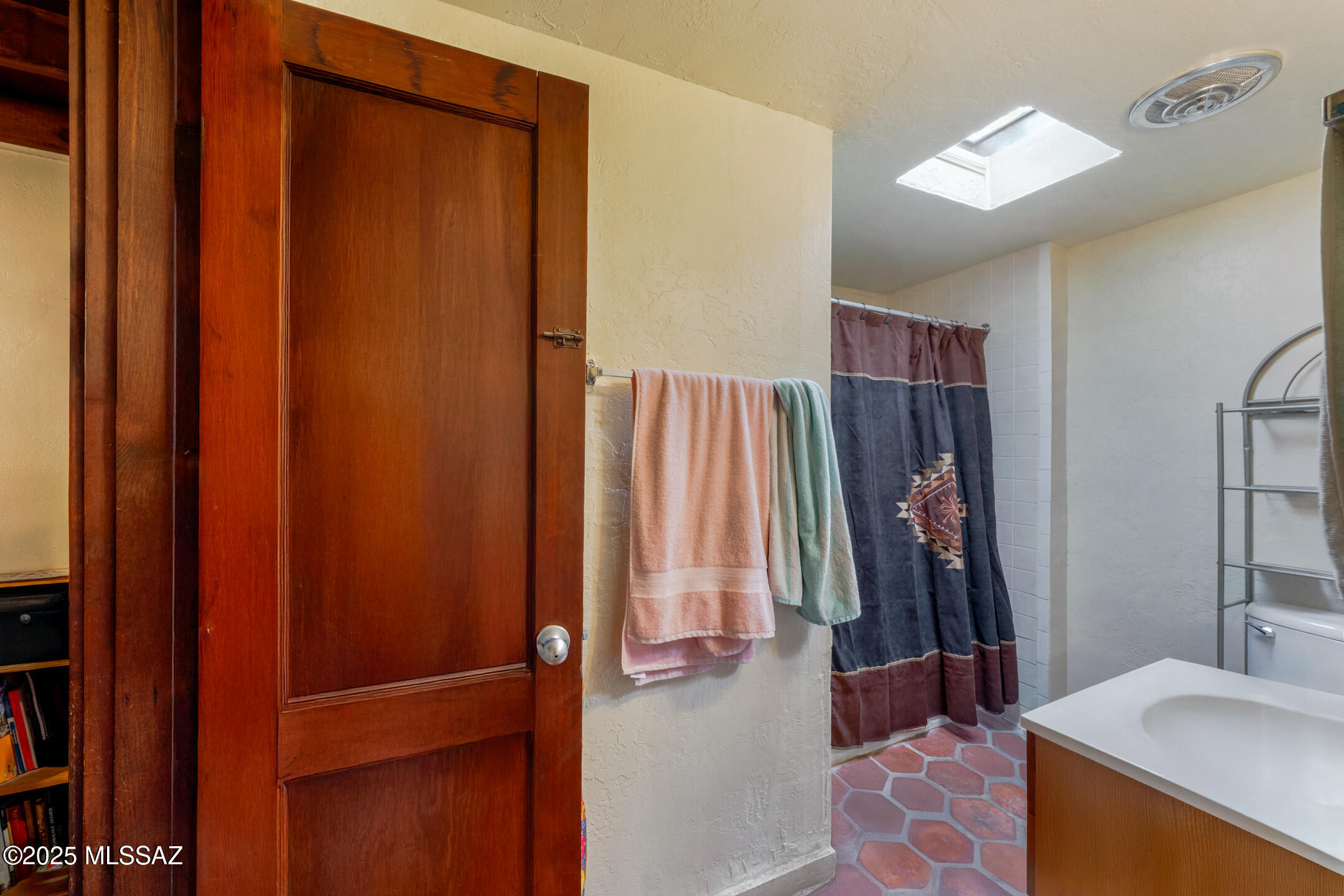 2813-2815 N Castro Avenue