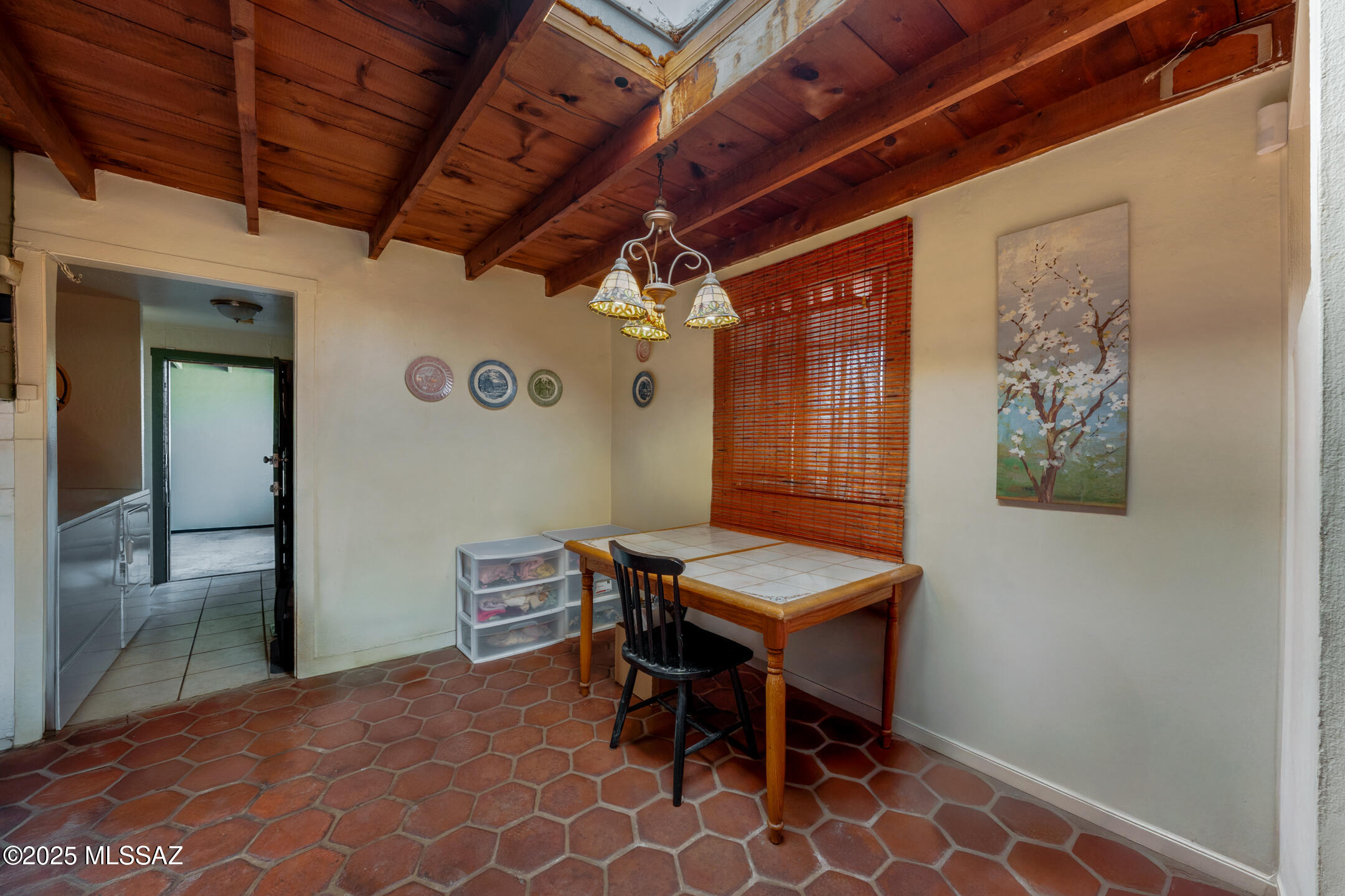 2813-2815 N Castro Avenue