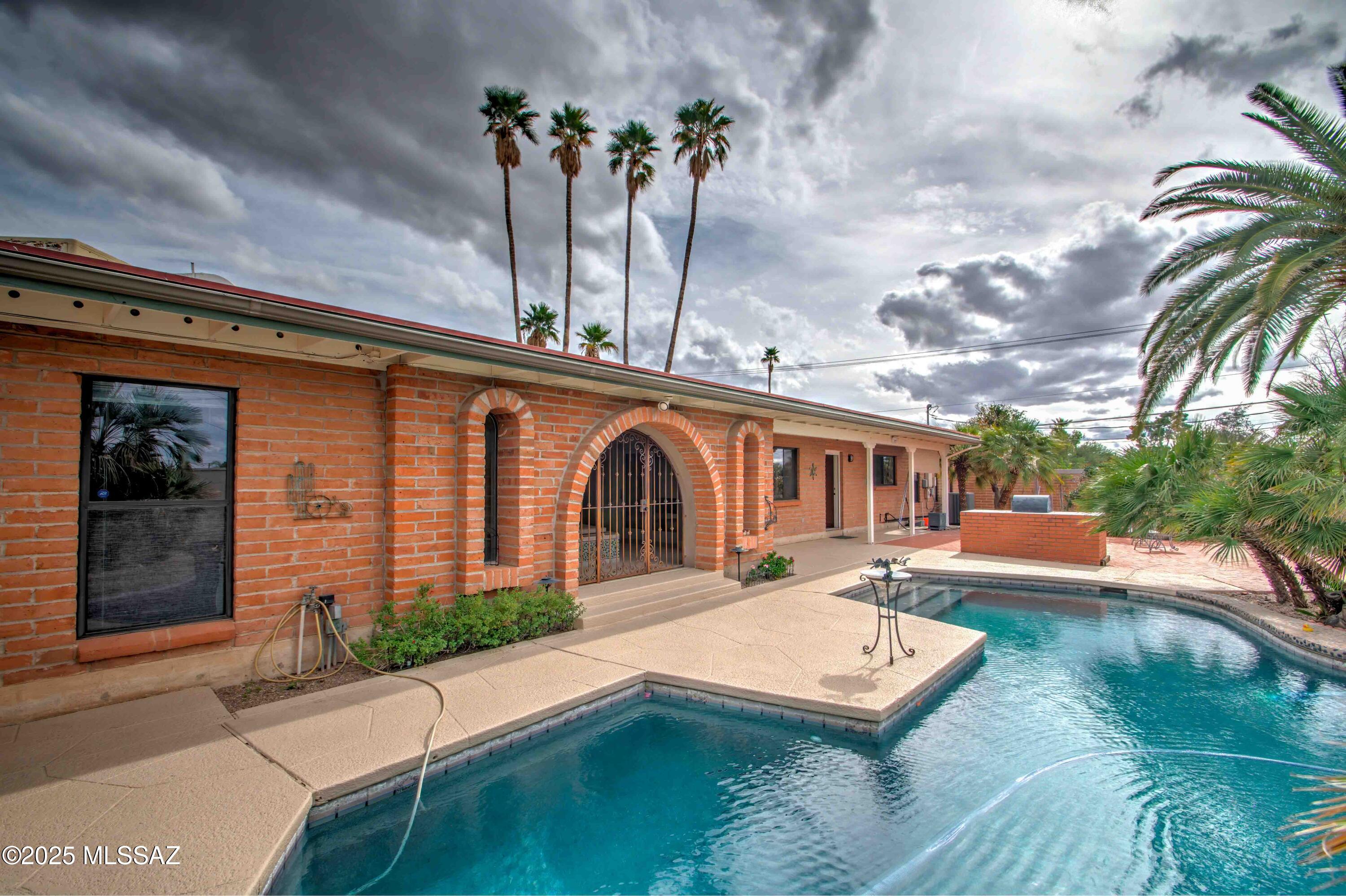 460 S Colonia Avenue