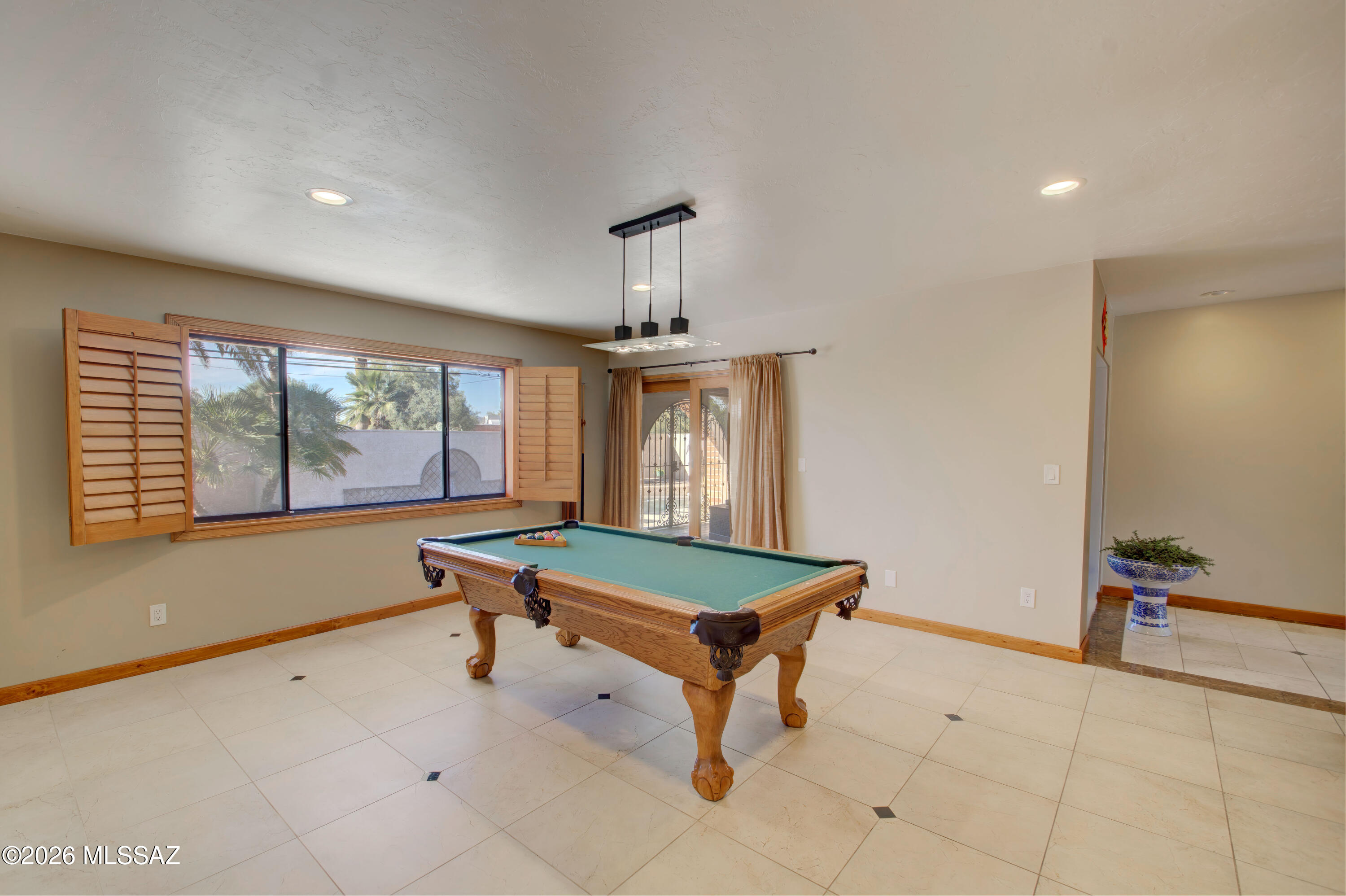 460 S Colonia Avenue