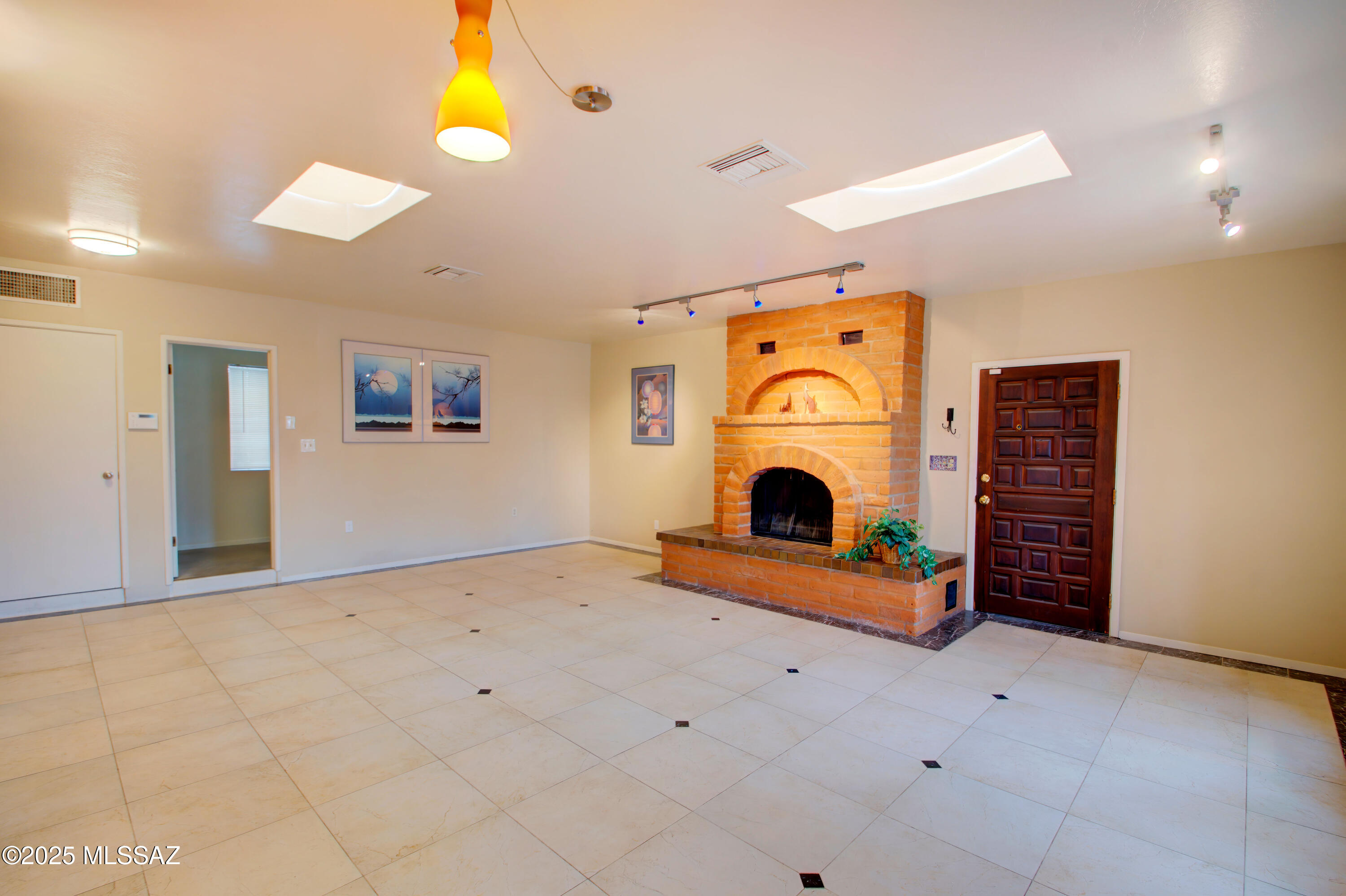 460 S Colonia Avenue