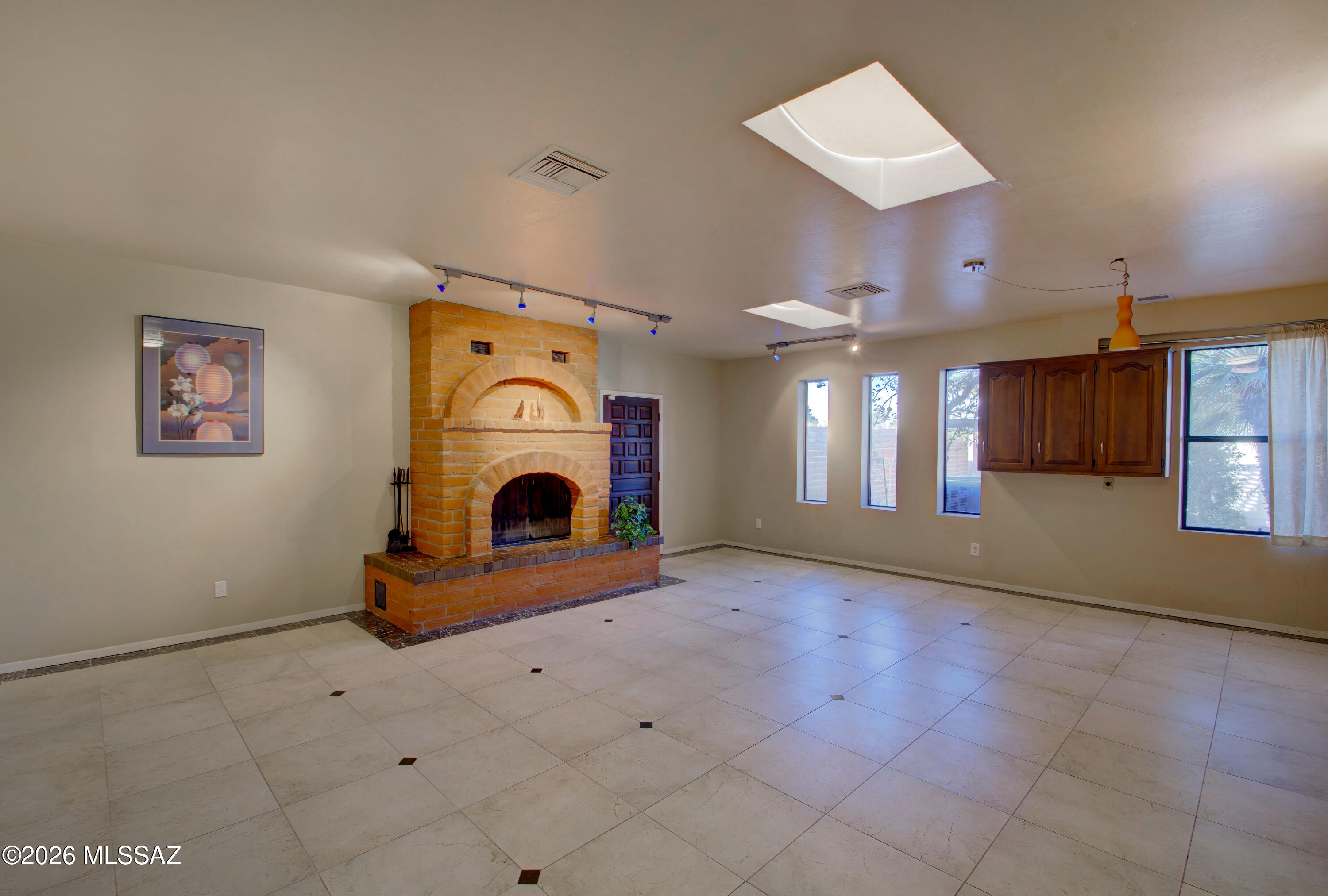 460 S Colonia Avenue