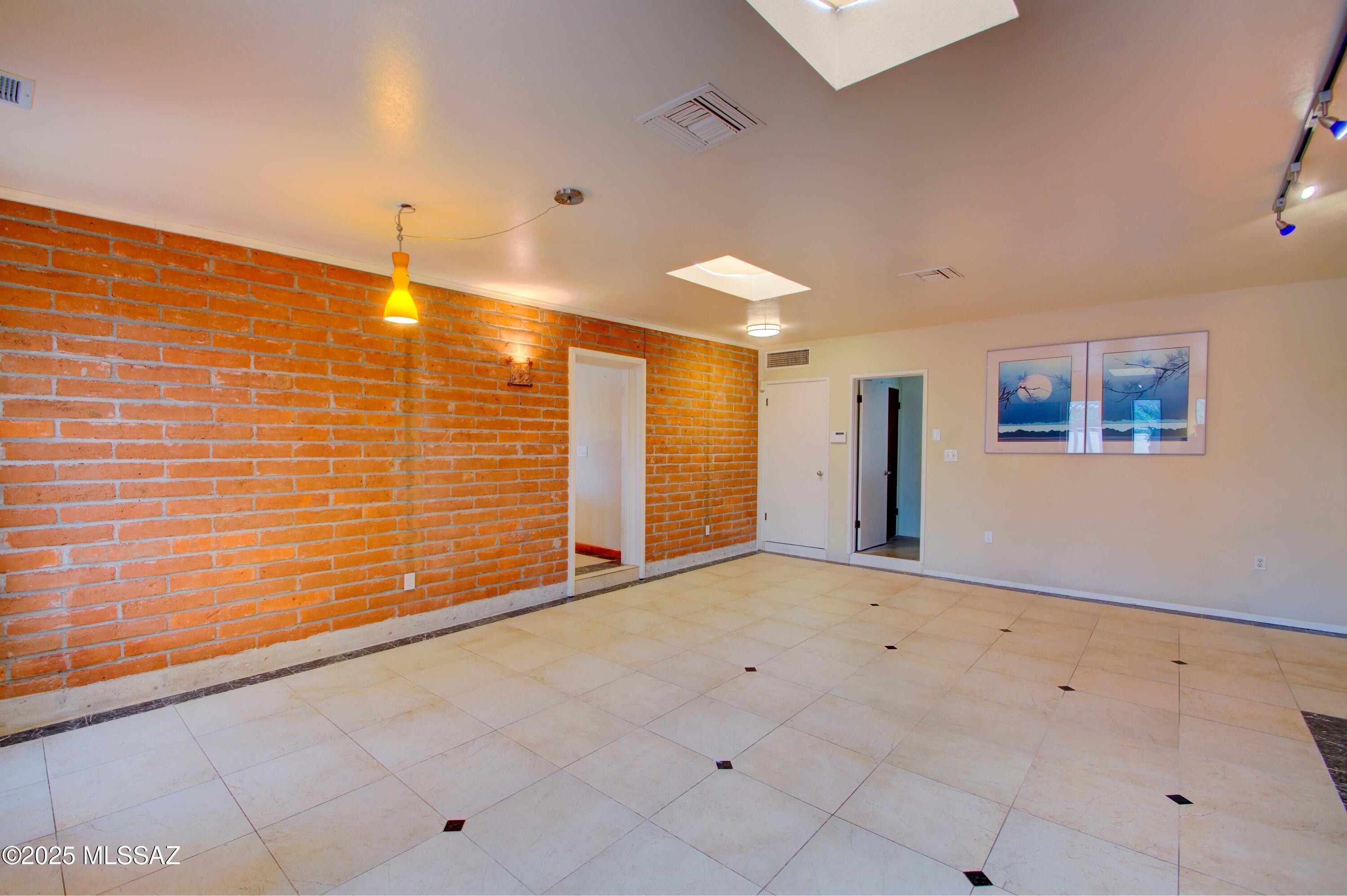 460 S Colonia Avenue