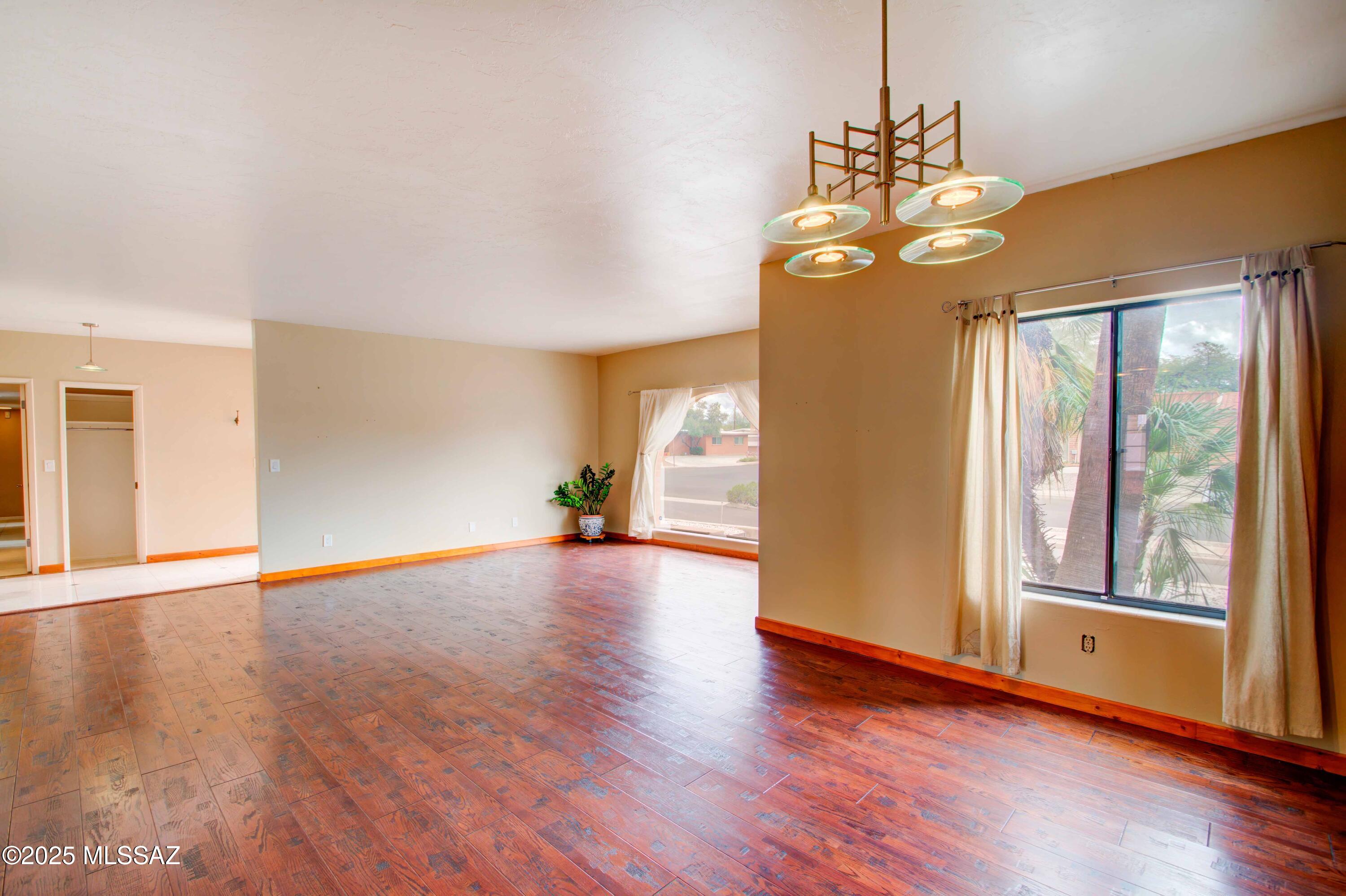 460 S Colonia Avenue