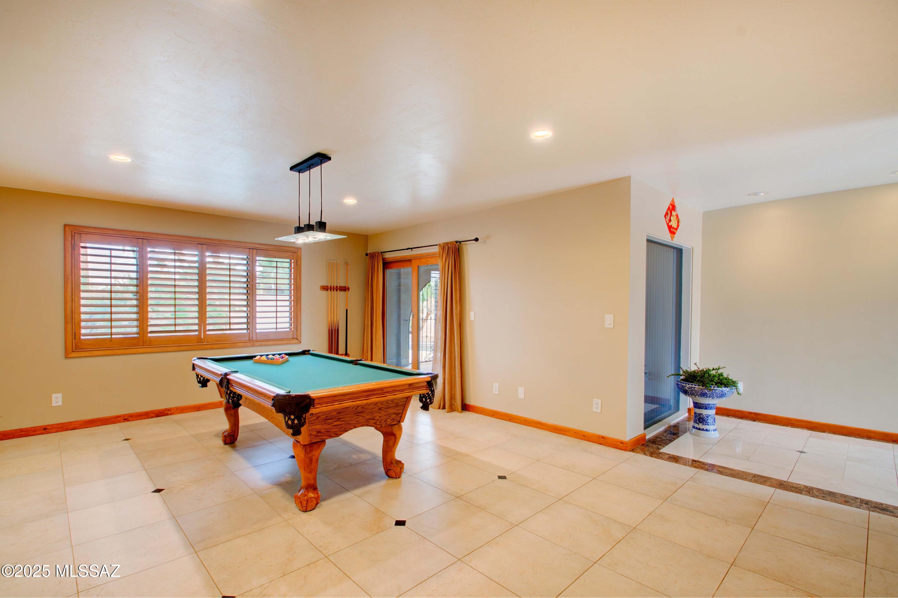 460 S Colonia Avenue