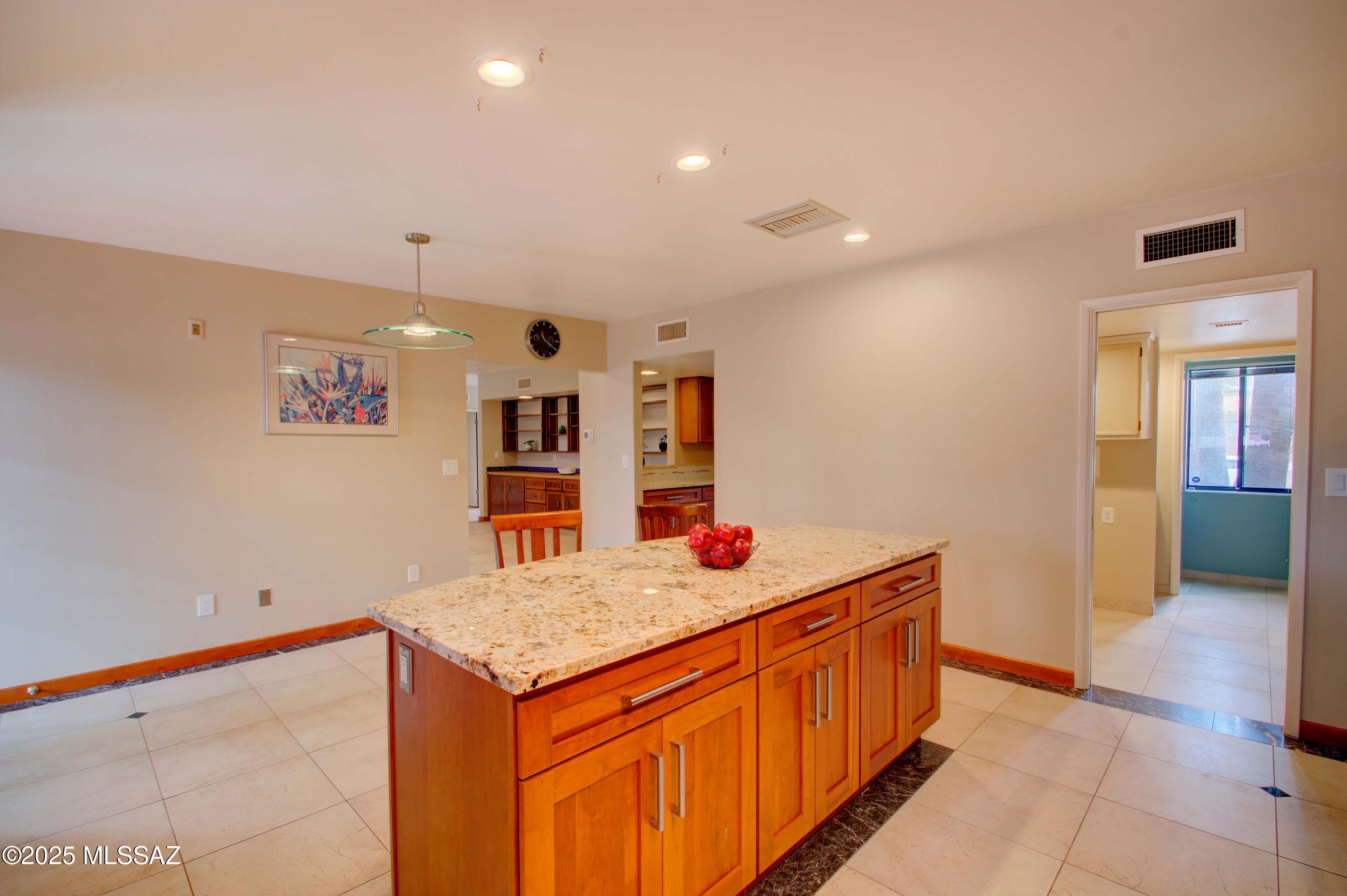 460 S Colonia Avenue