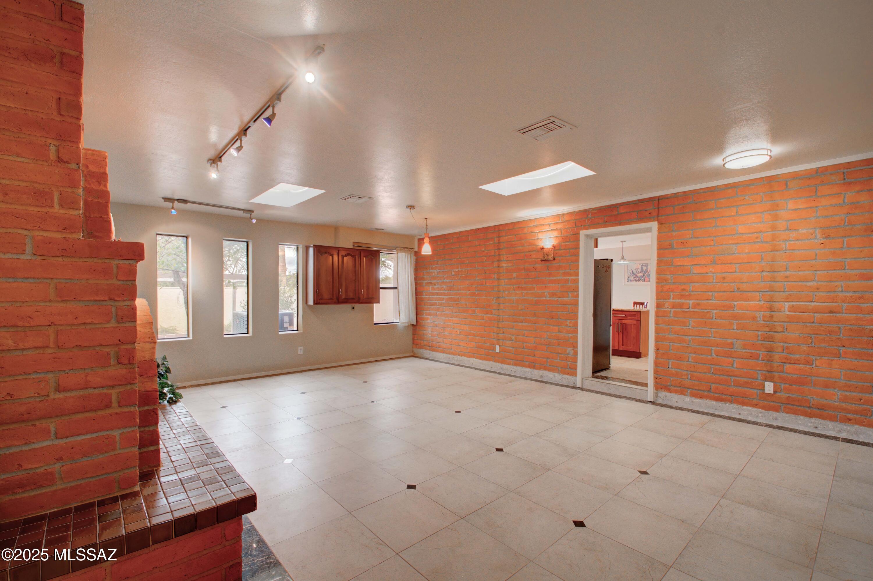 460 S Colonia Avenue