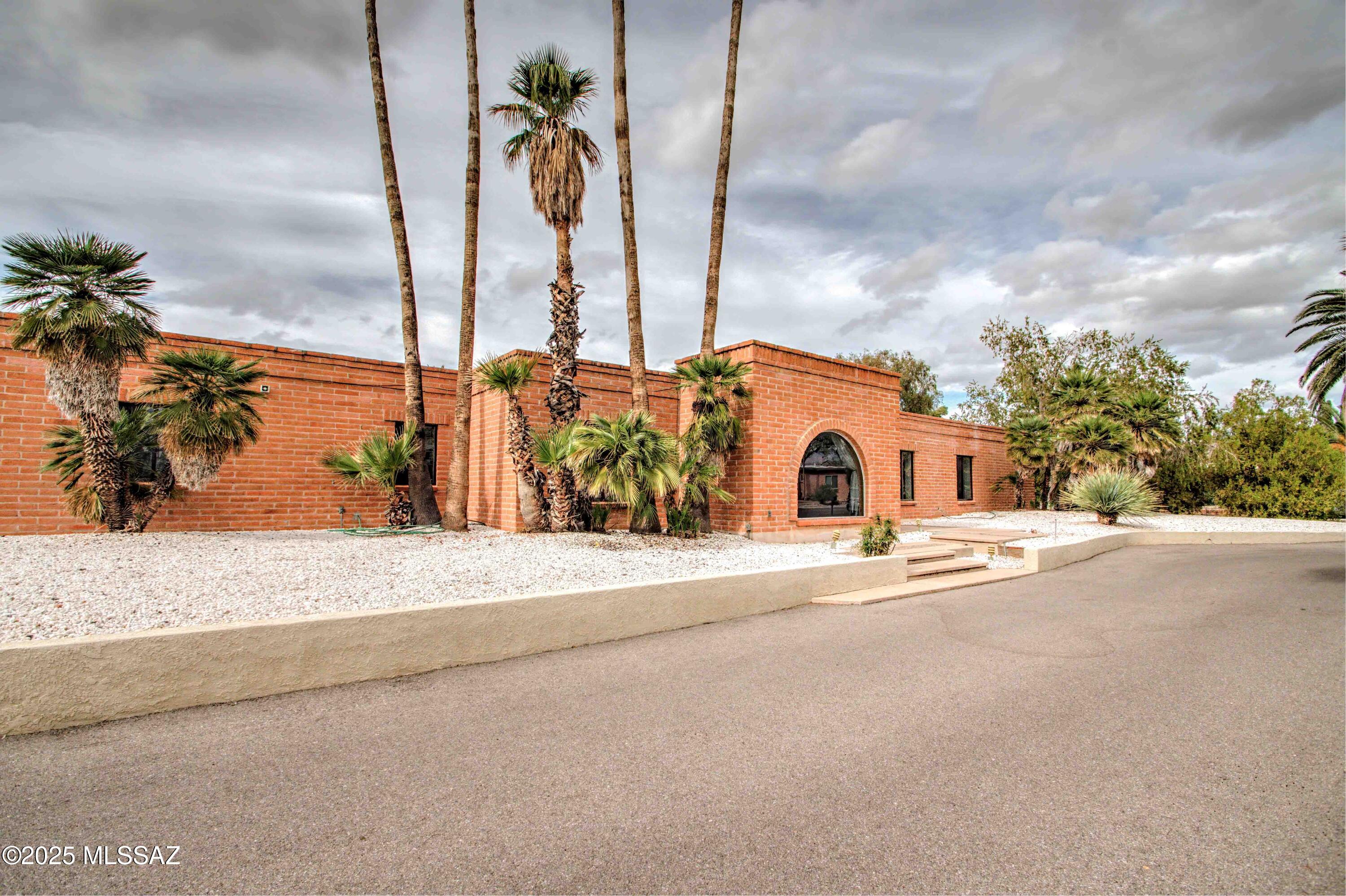 460 S Colonia Avenue