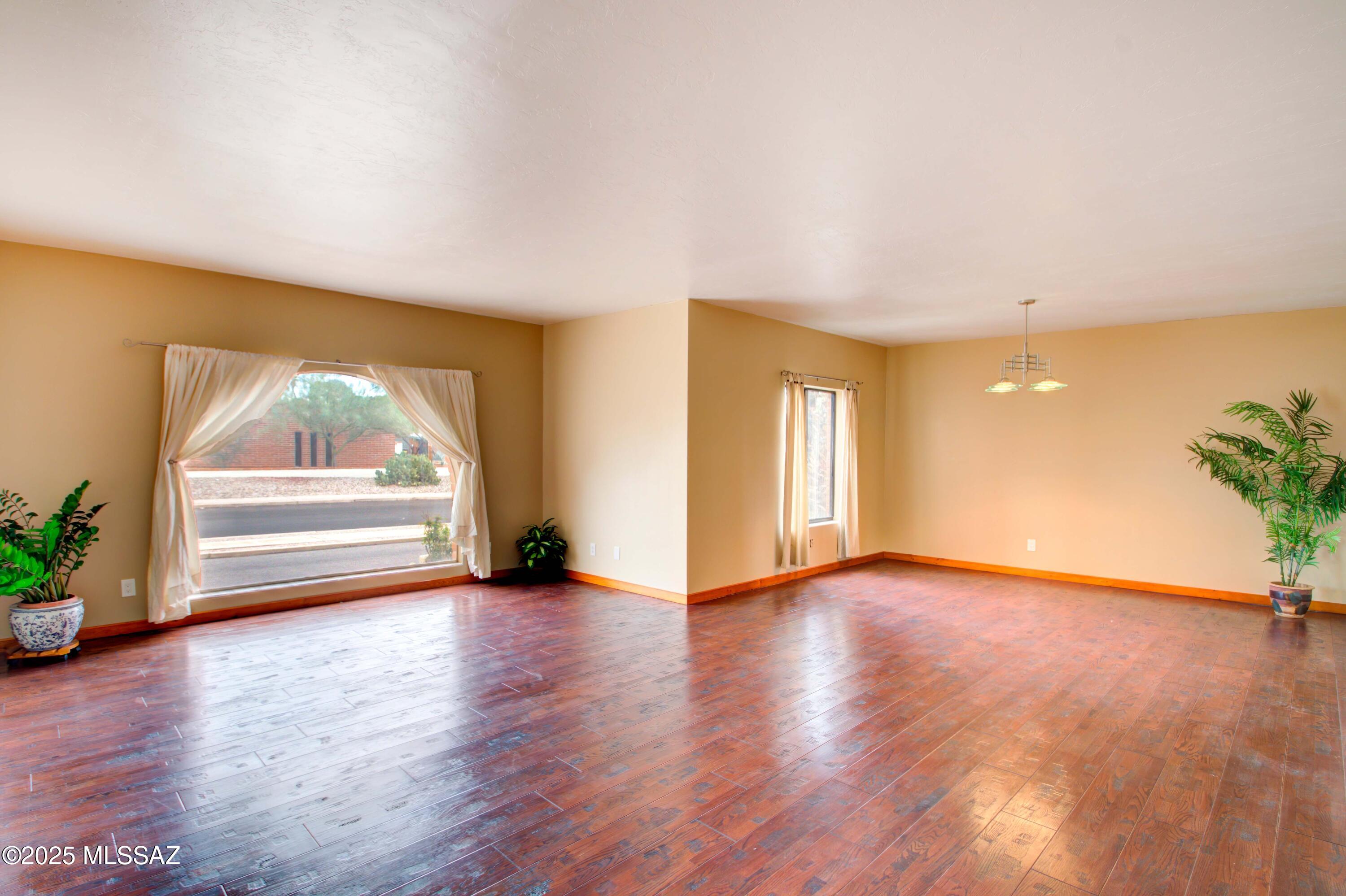 460 S Colonia Avenue