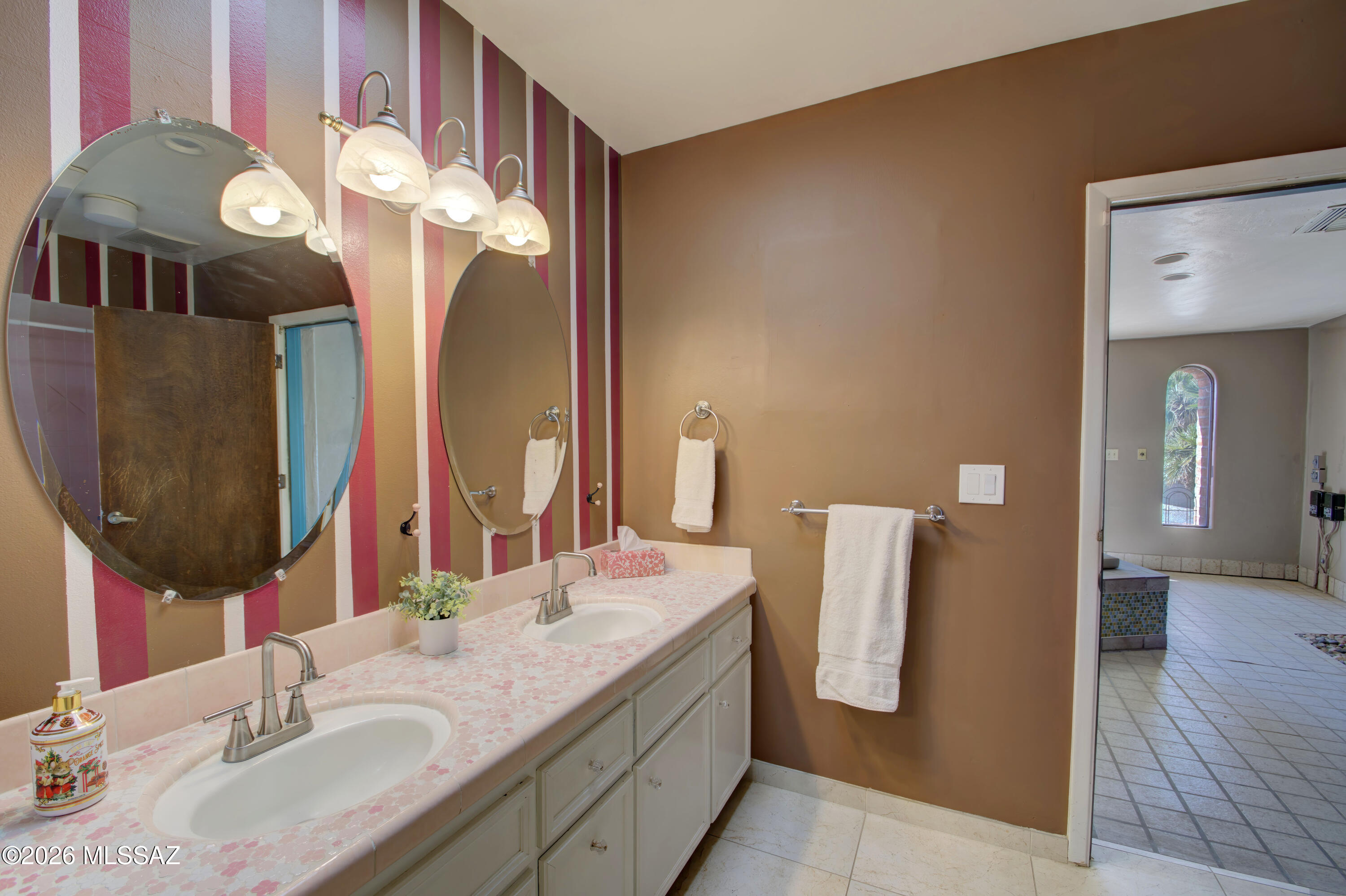 460 S Colonia Avenue