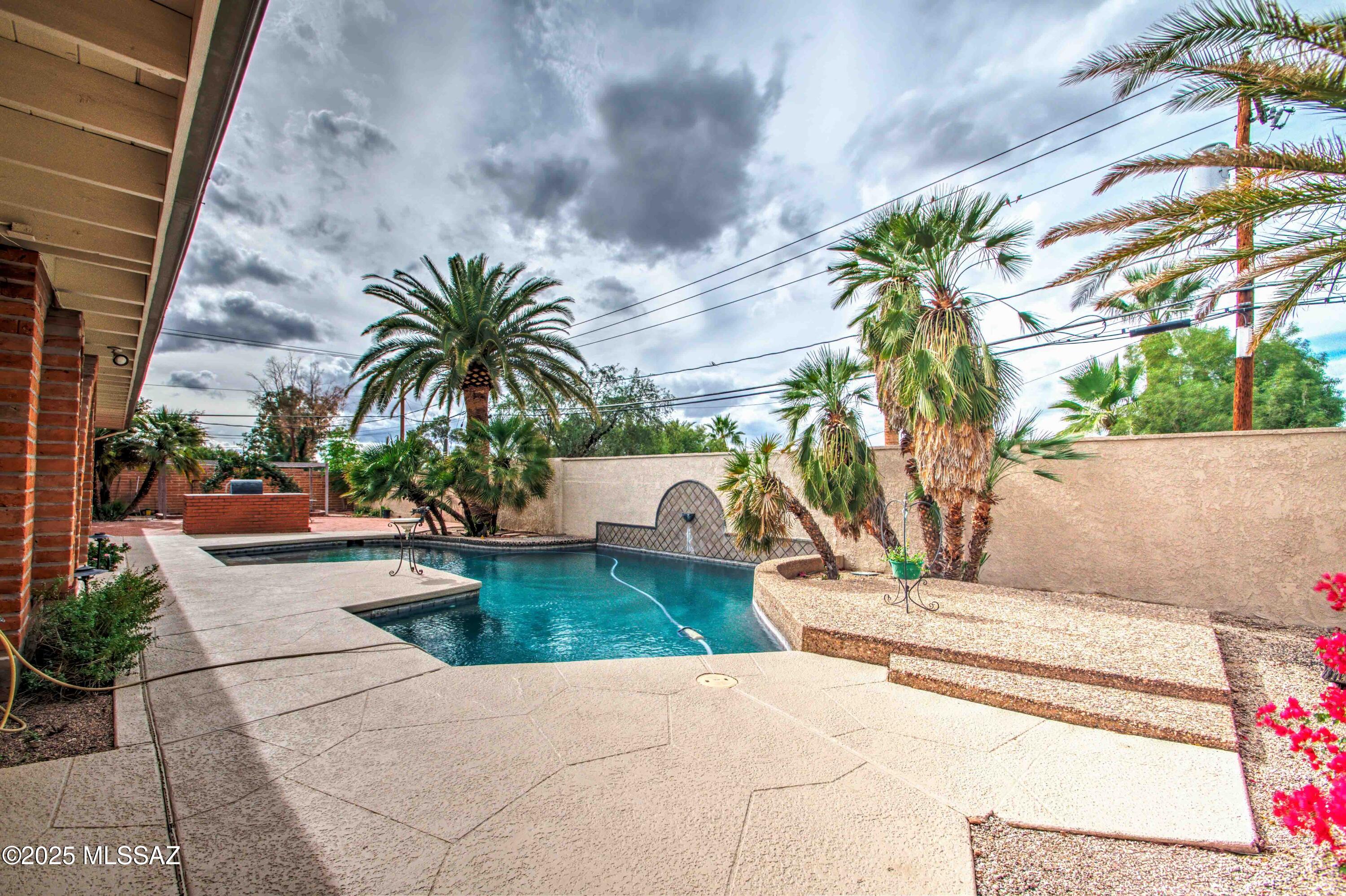 460 S Colonia Avenue