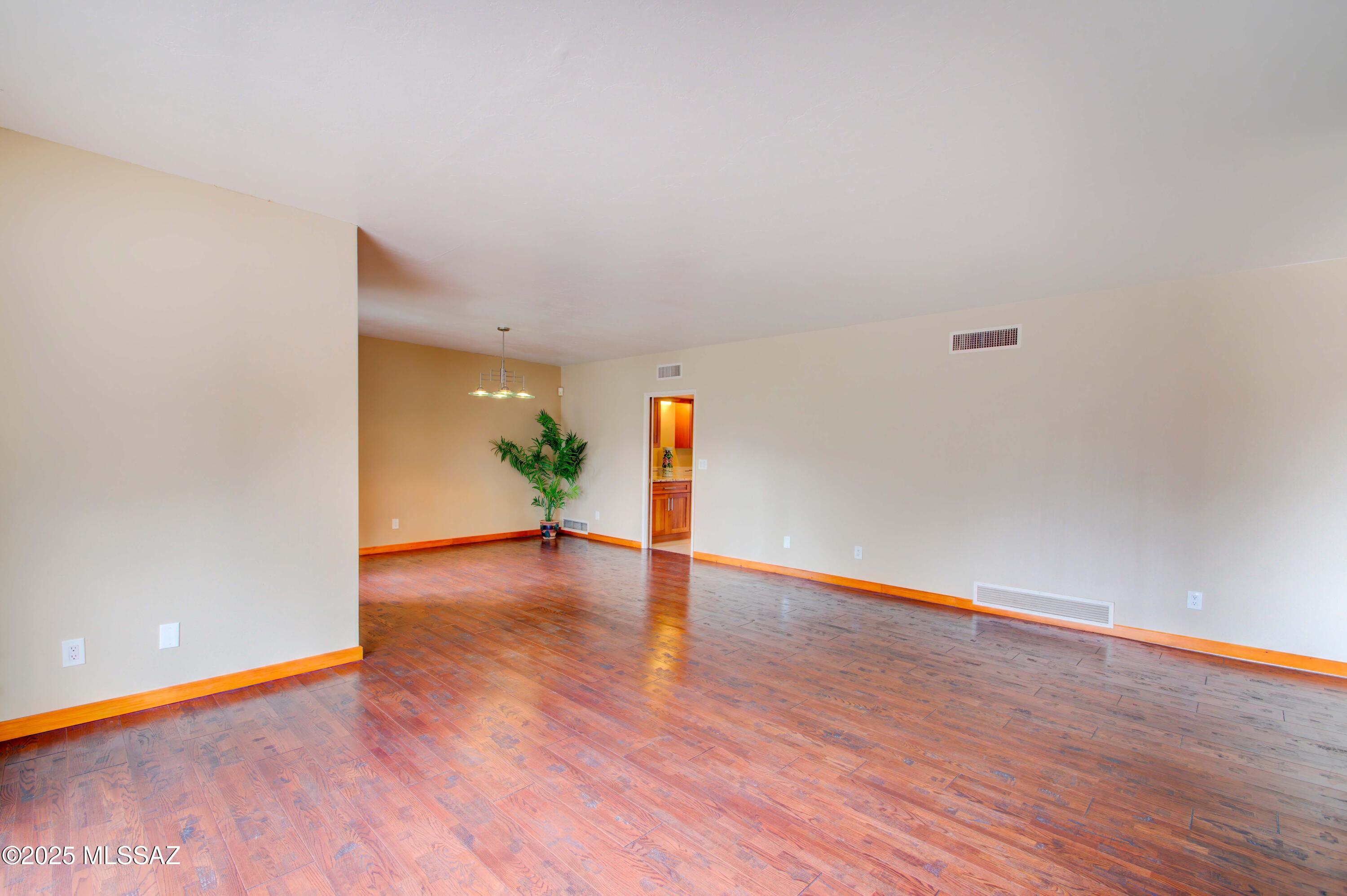 460 S Colonia Avenue