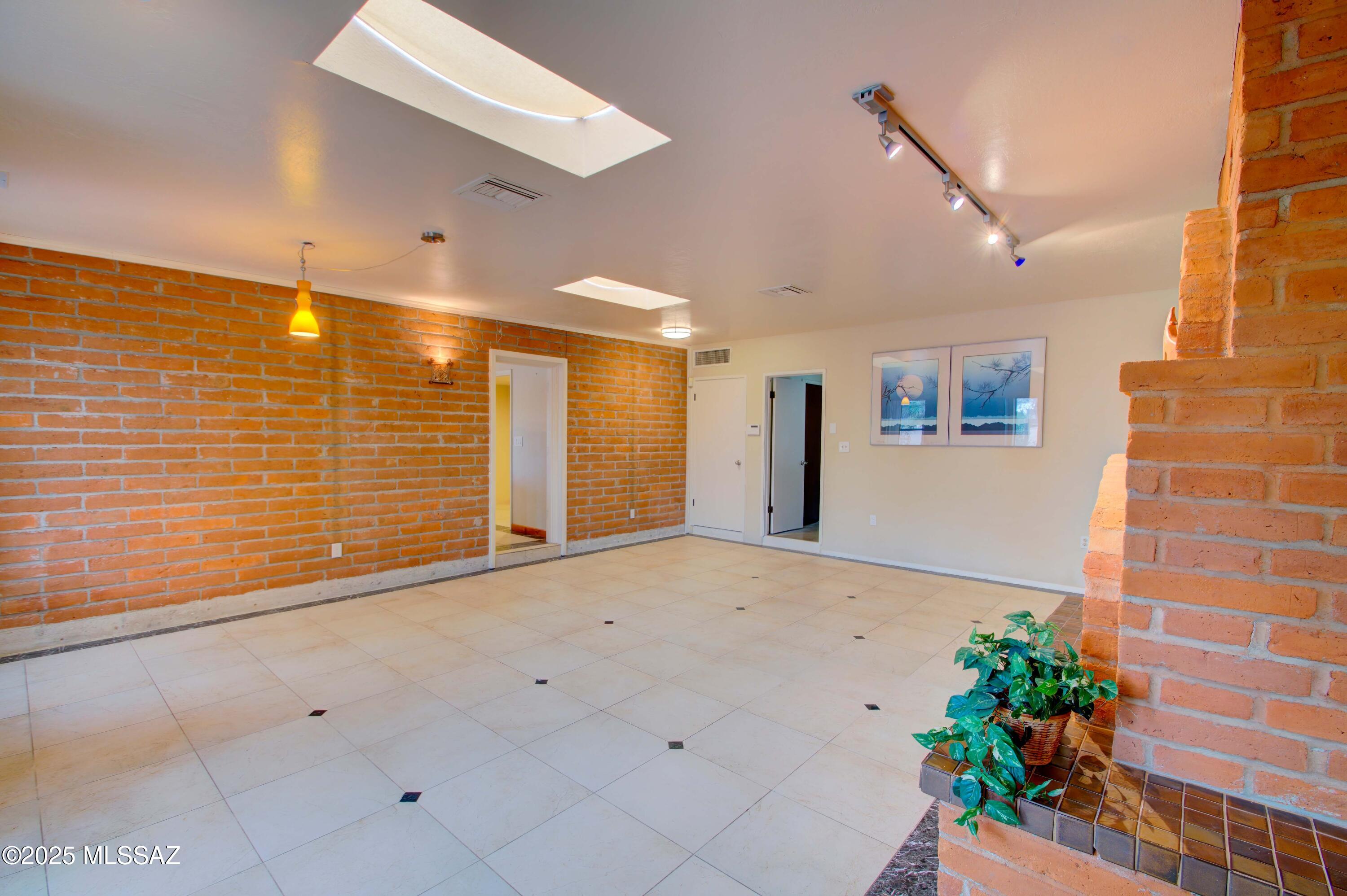 460 S Colonia Avenue