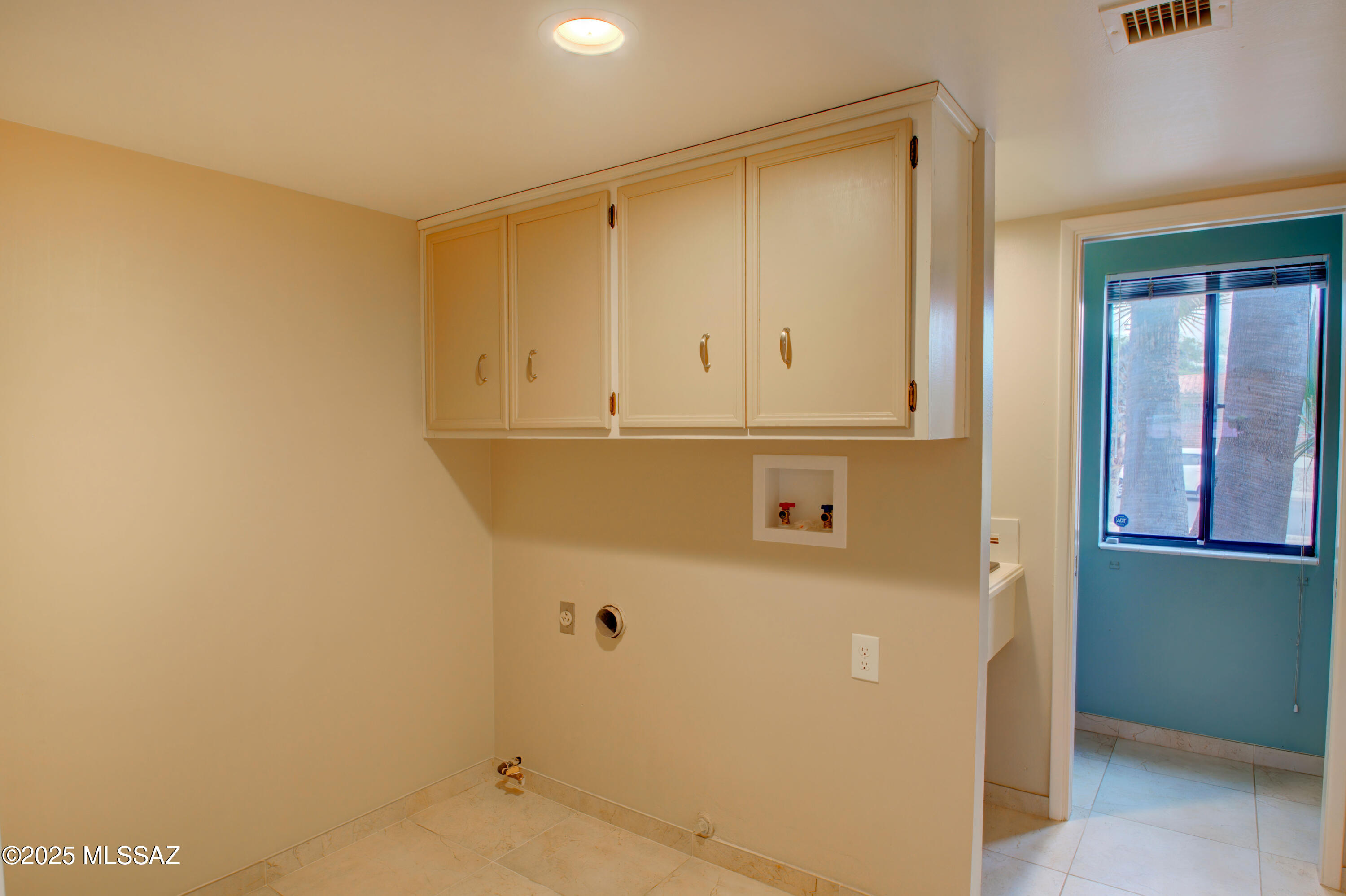 460 S Colonia Avenue