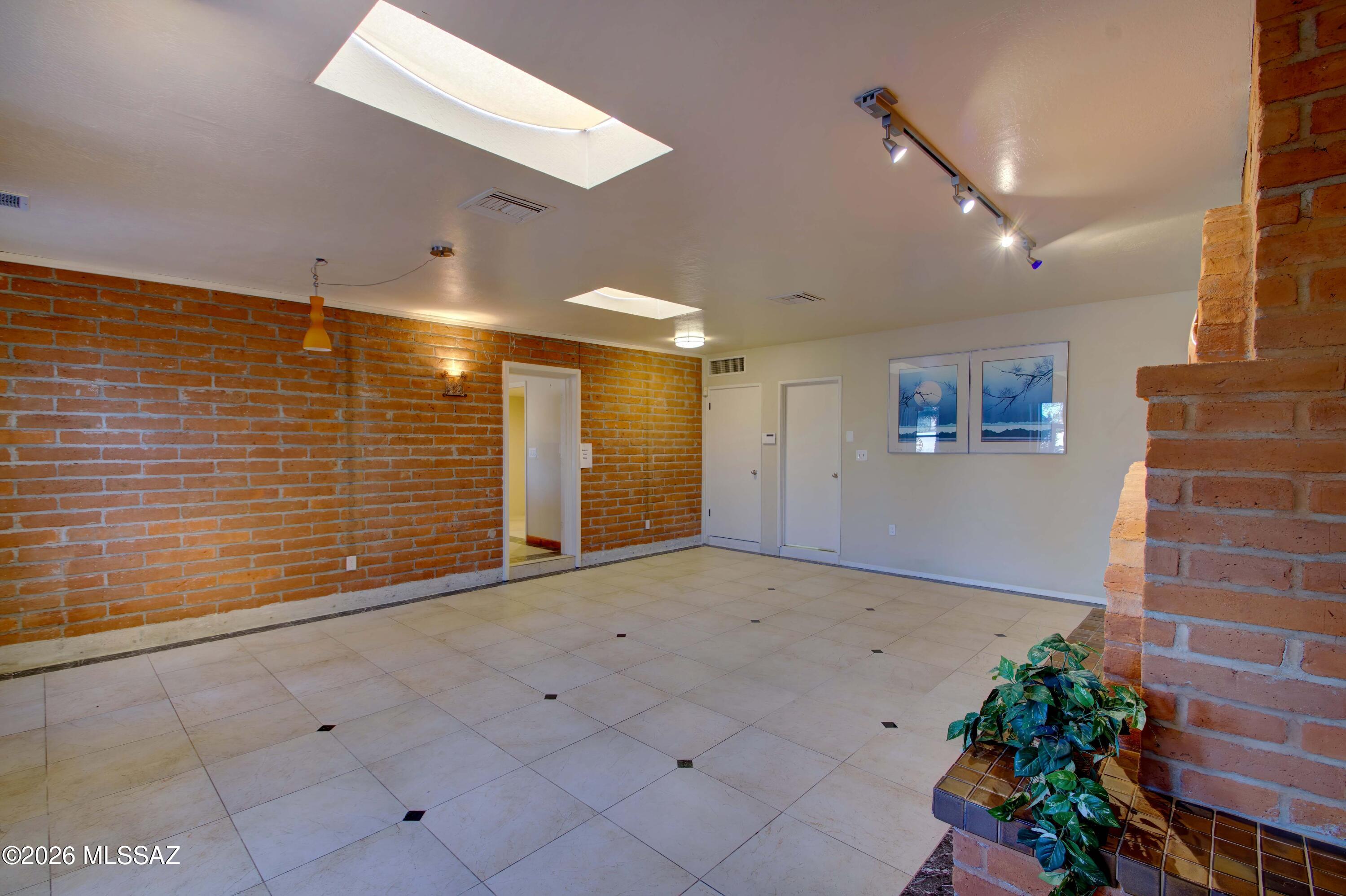 460 S Colonia Avenue