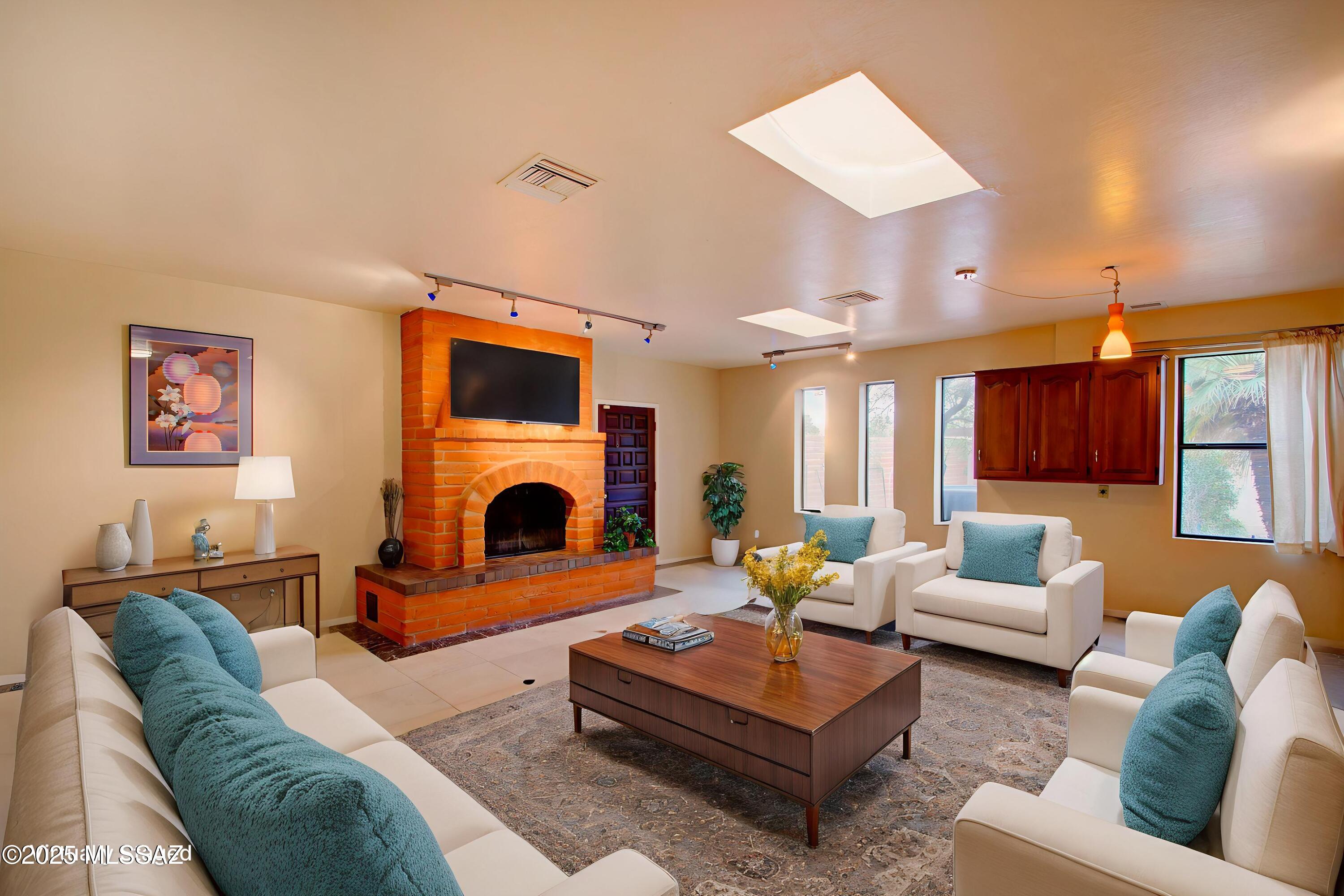 460 S Colonia Avenue