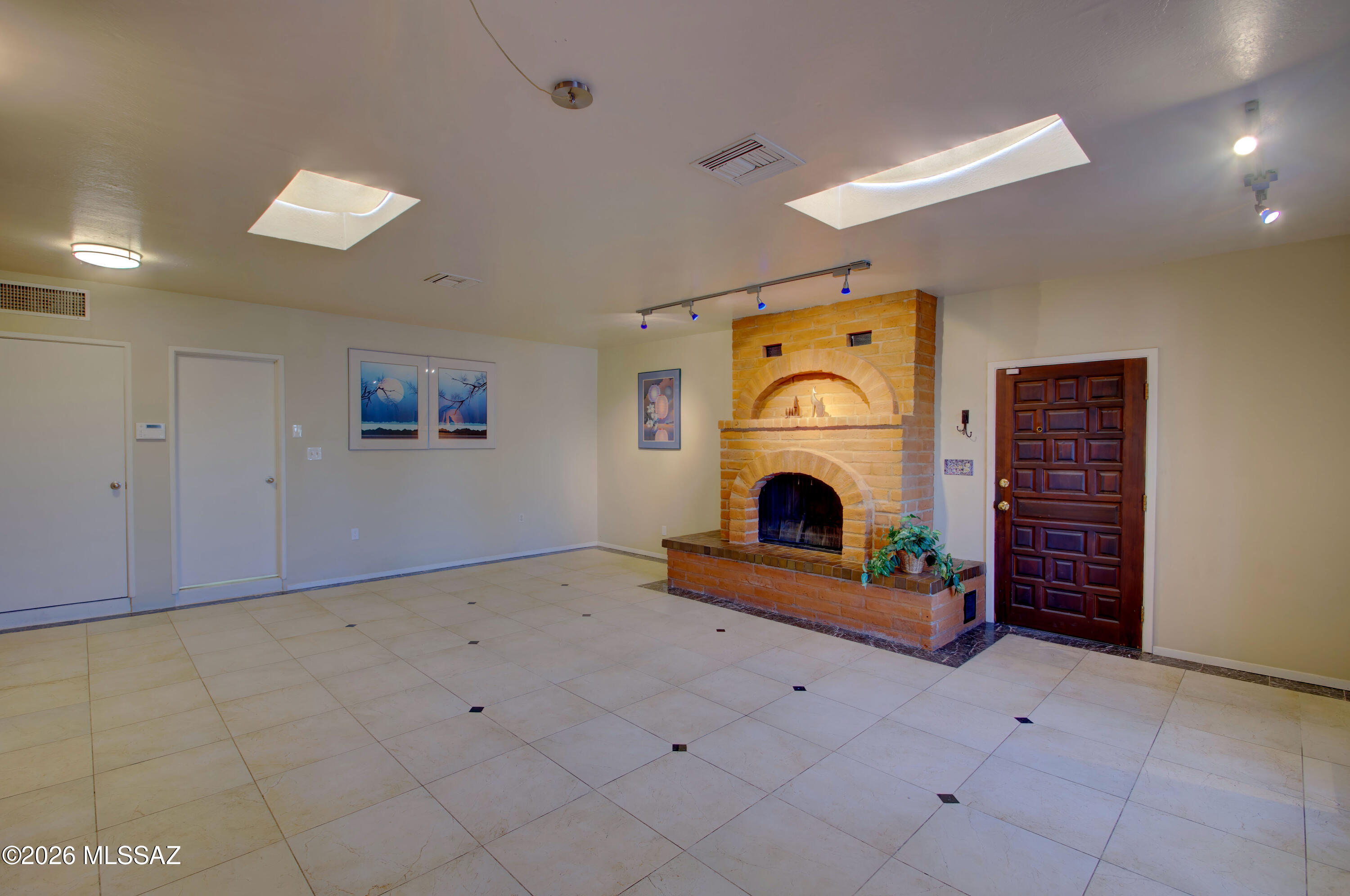 460 S Colonia Avenue