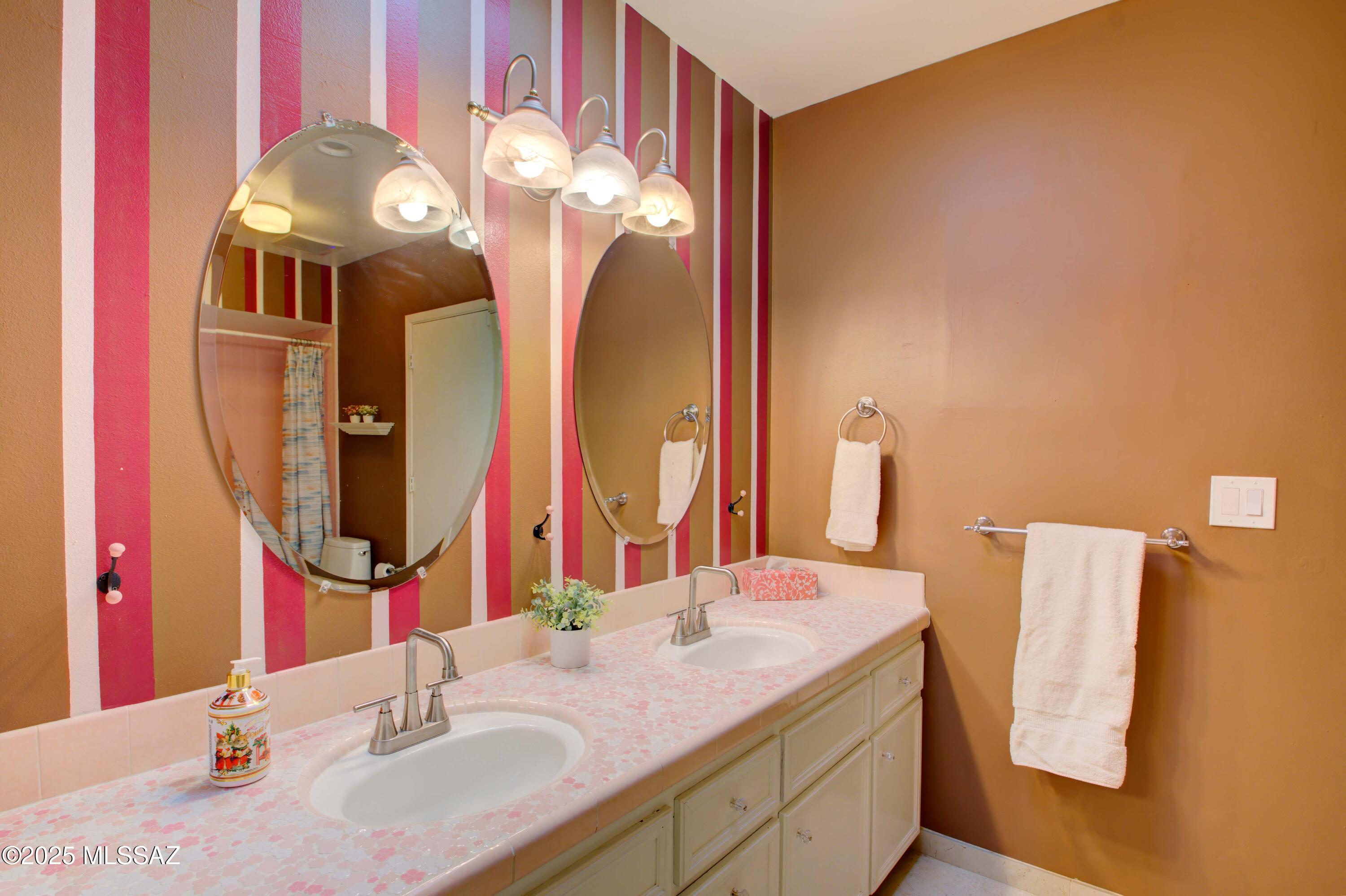 460 S Colonia Avenue