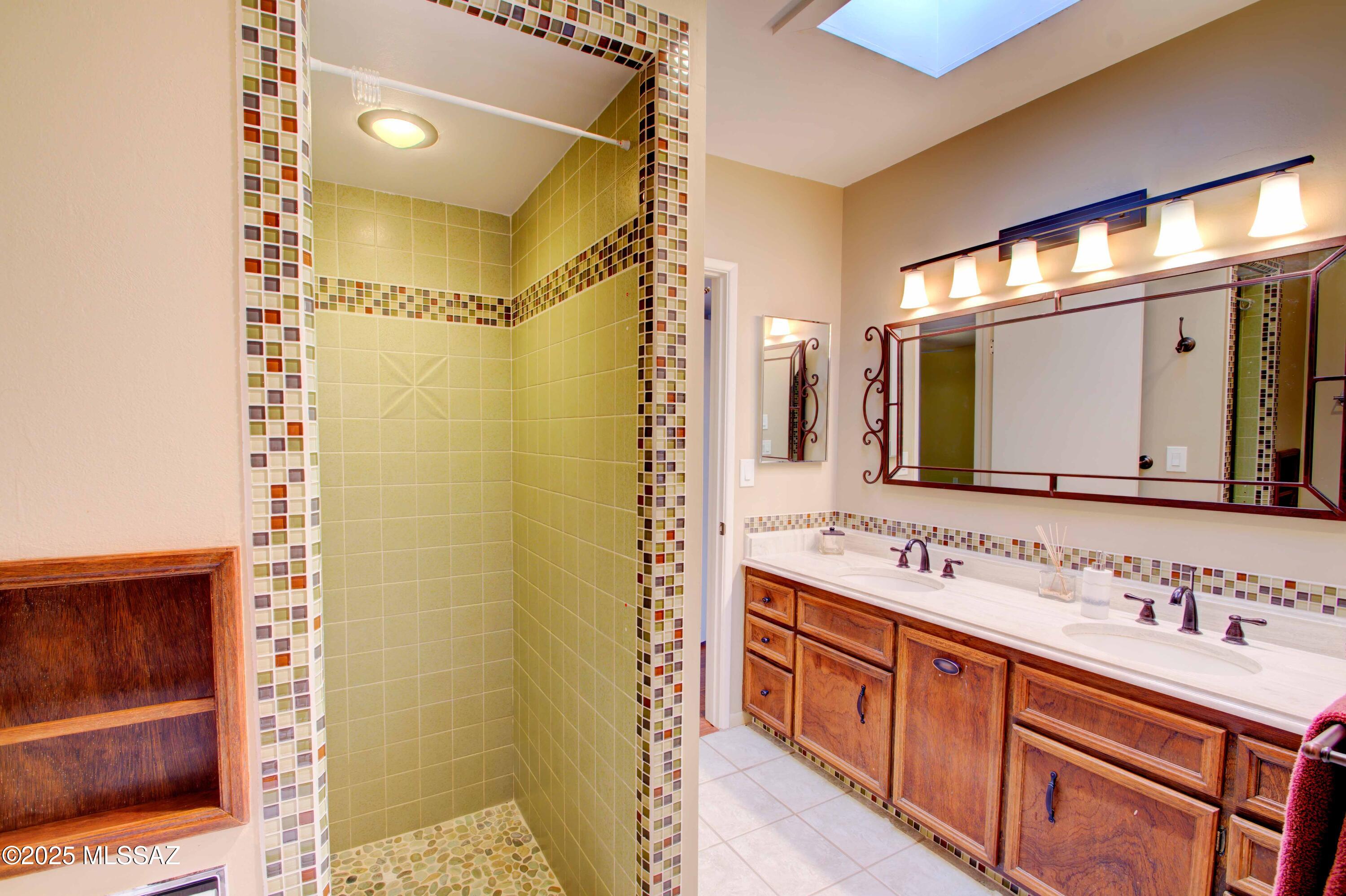 460 S Colonia Avenue