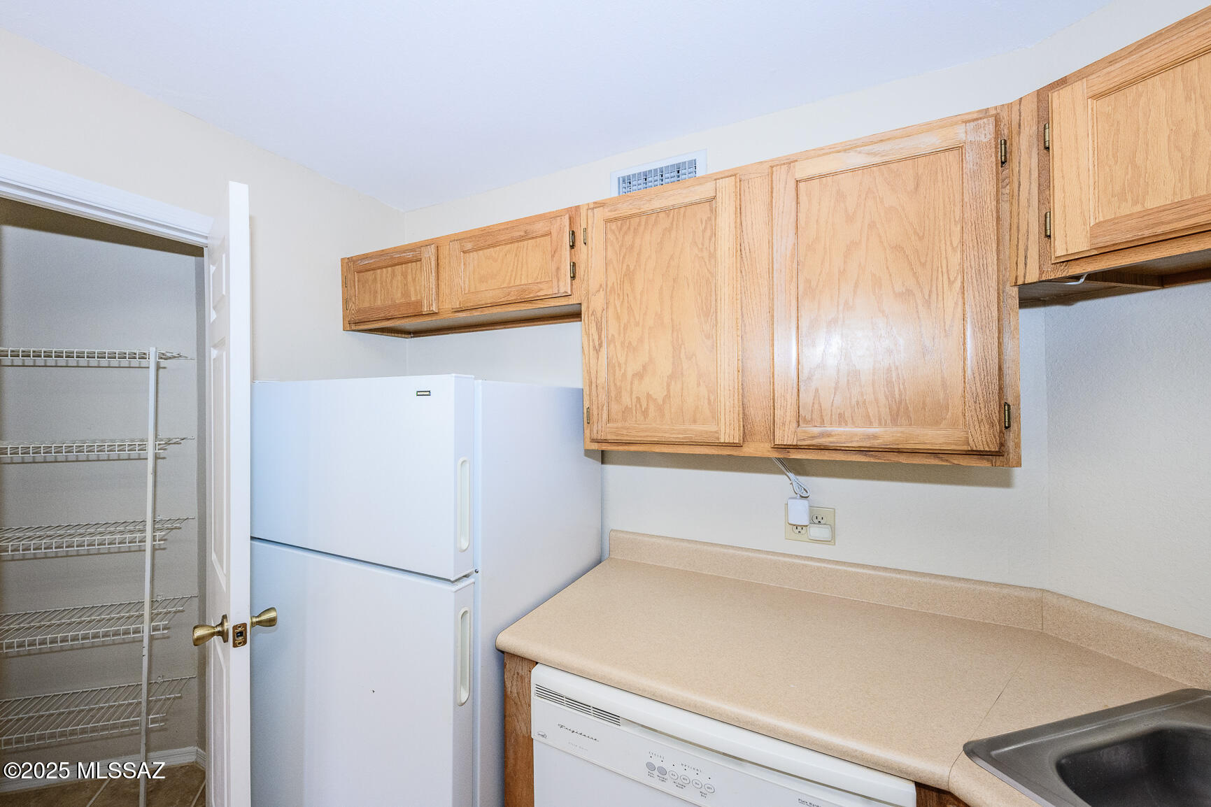 6655 N Canyon Crest Drive 7235