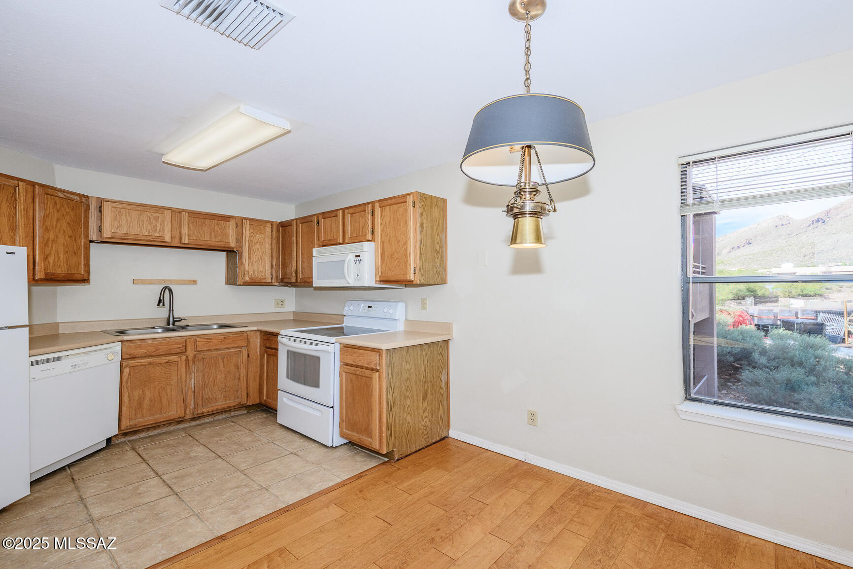 6655 N Canyon Crest Drive 7235