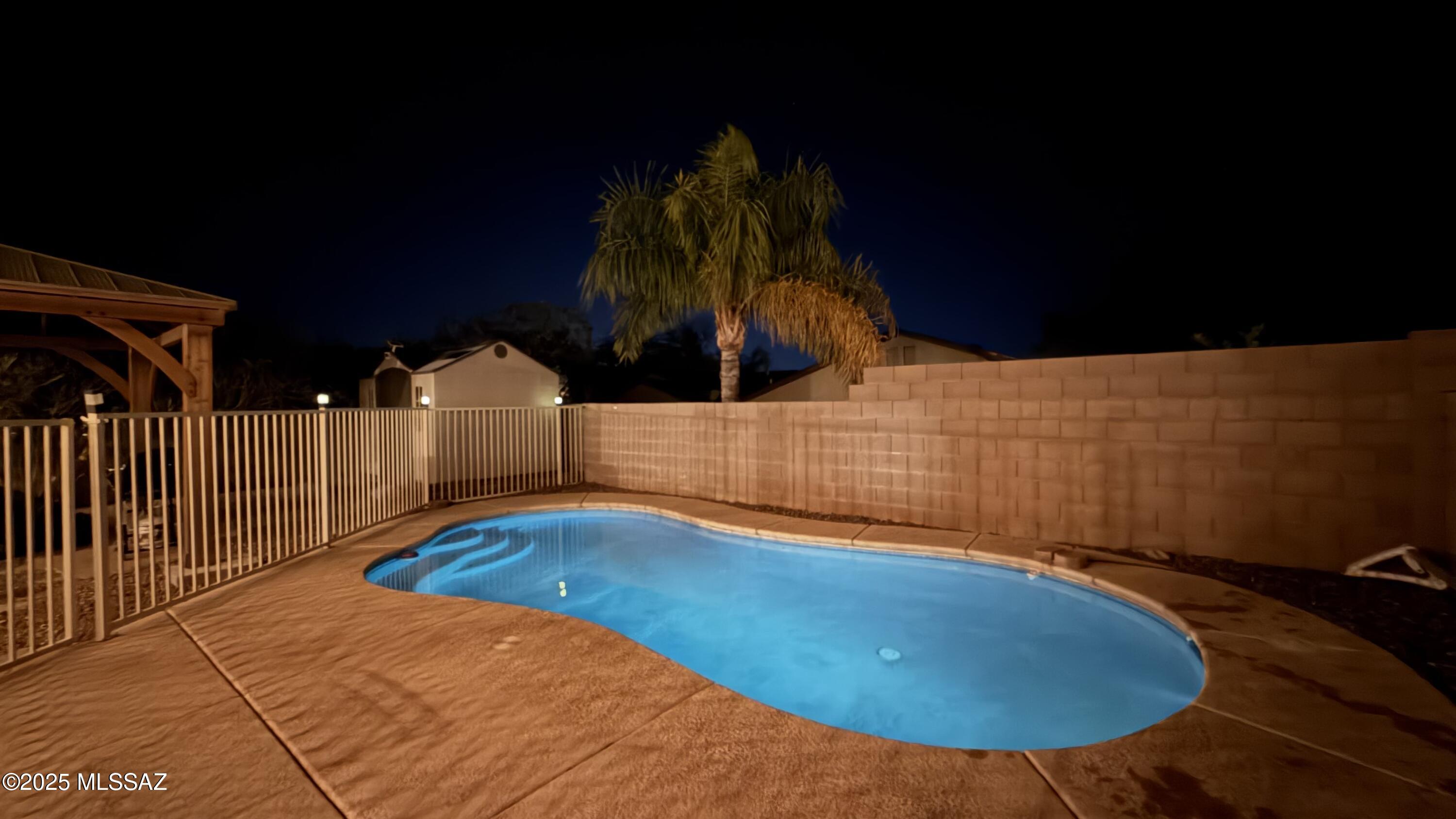 8807 E Mountain Spring Drive