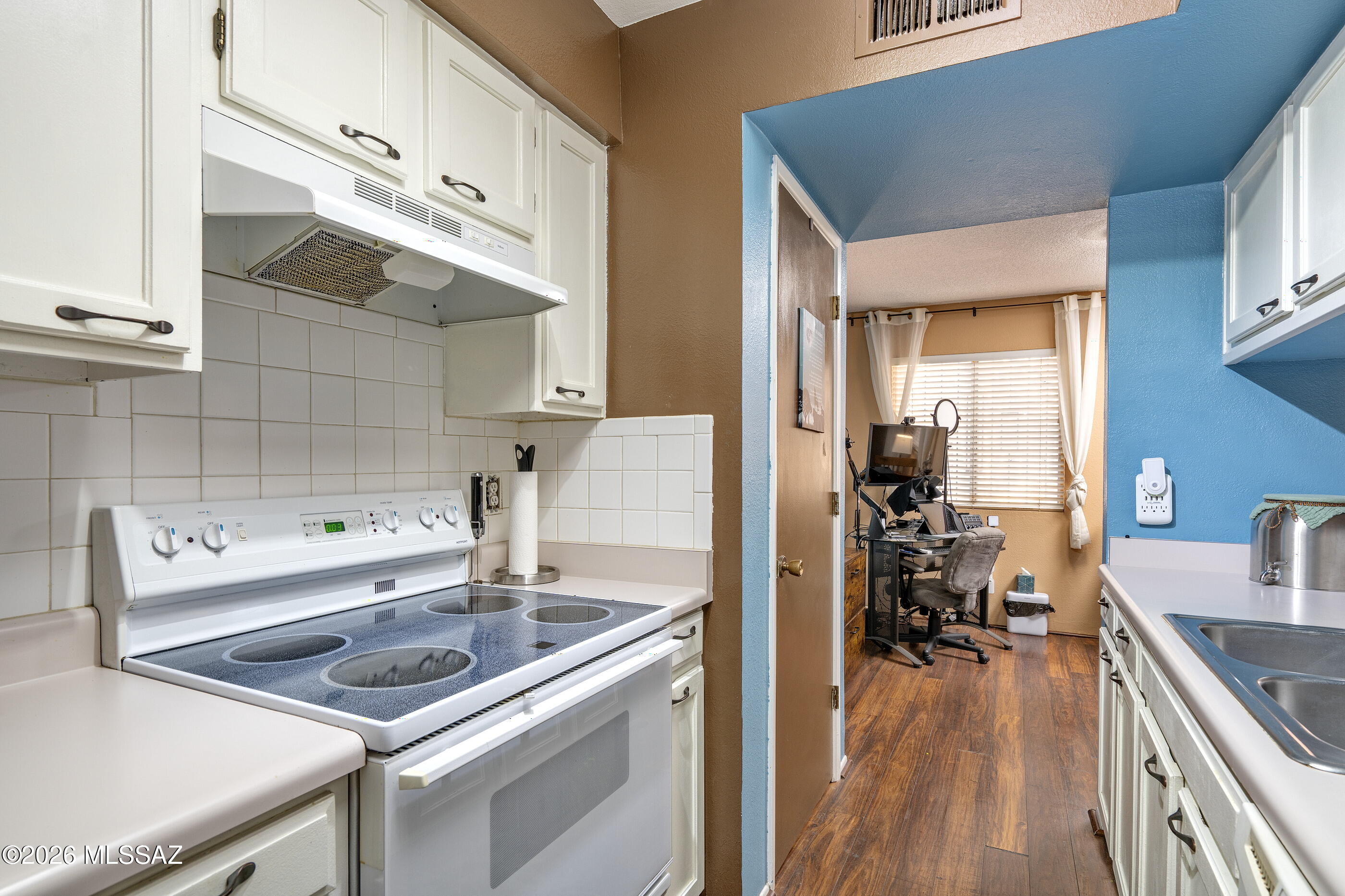 6718 E Calle La Paz C