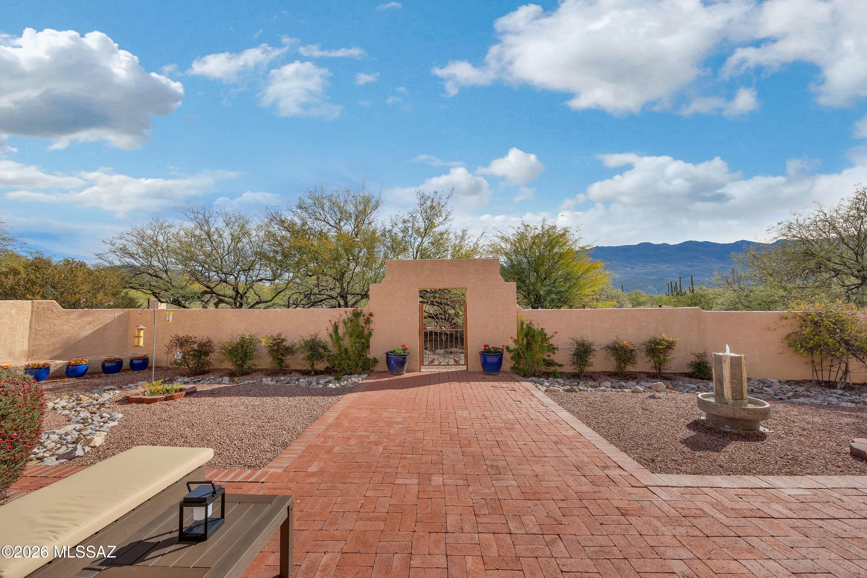 2305 N El Camino Rinconado