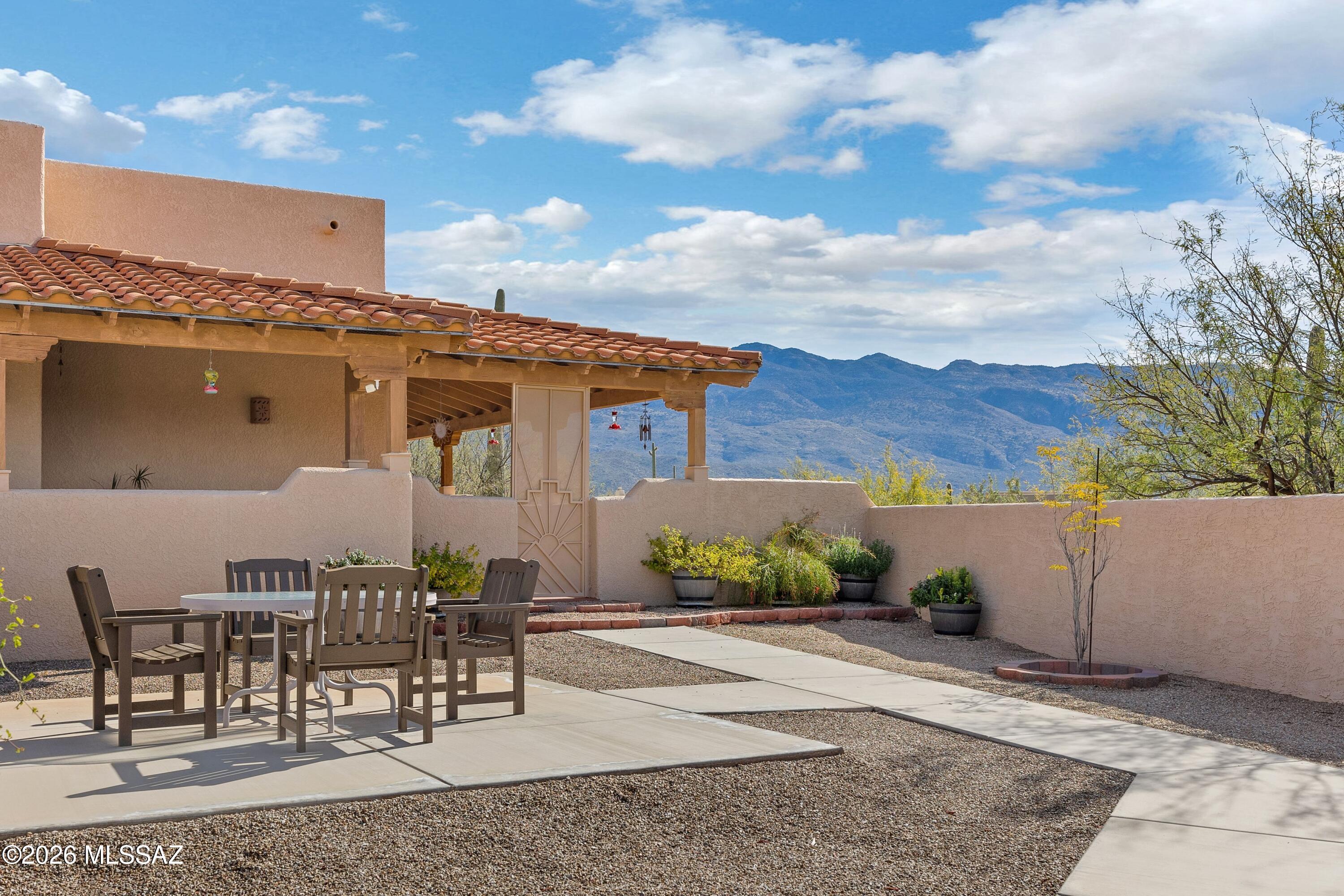 2305 N El Camino Rinconado