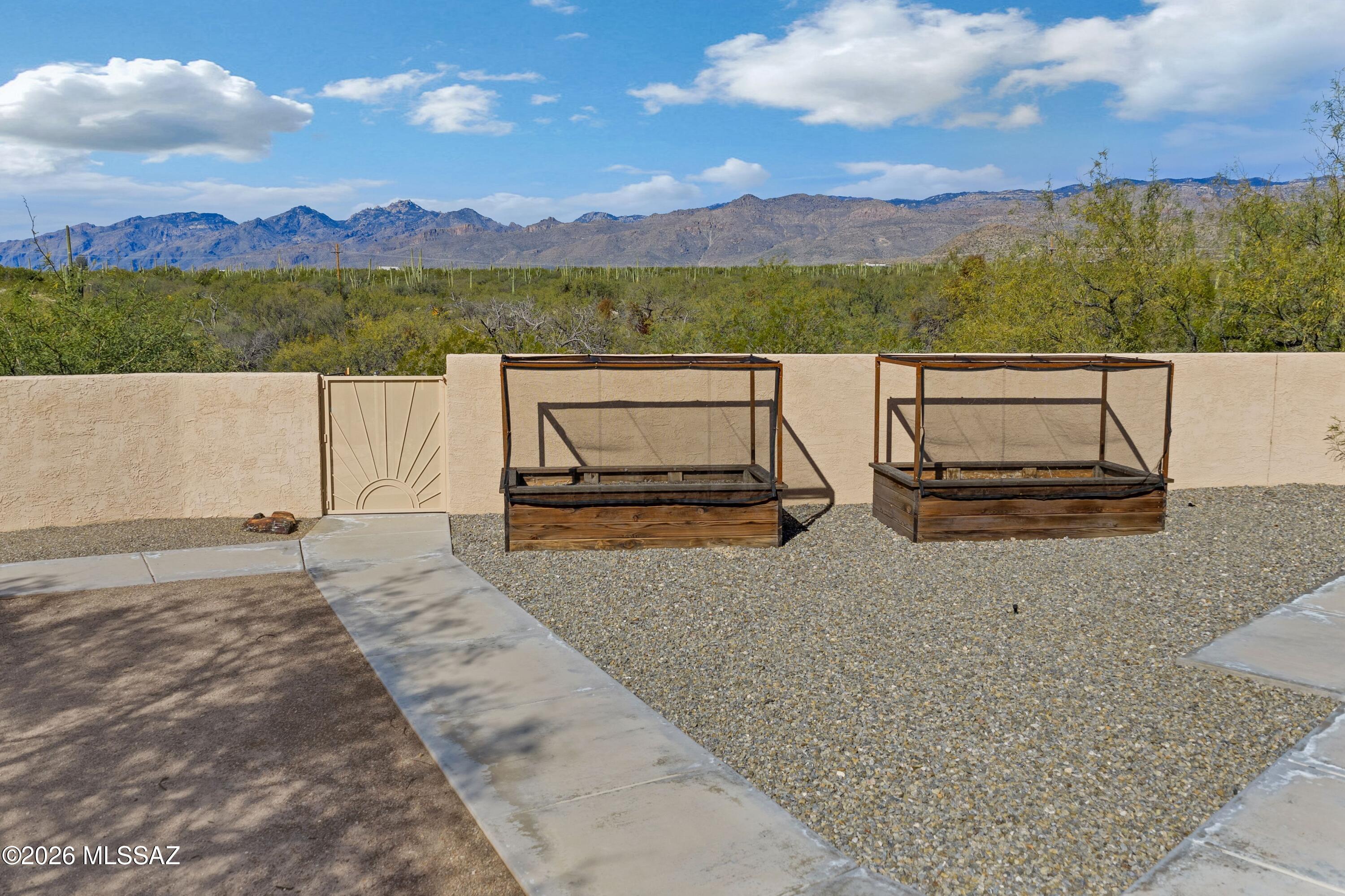 2305 N El Camino Rinconado