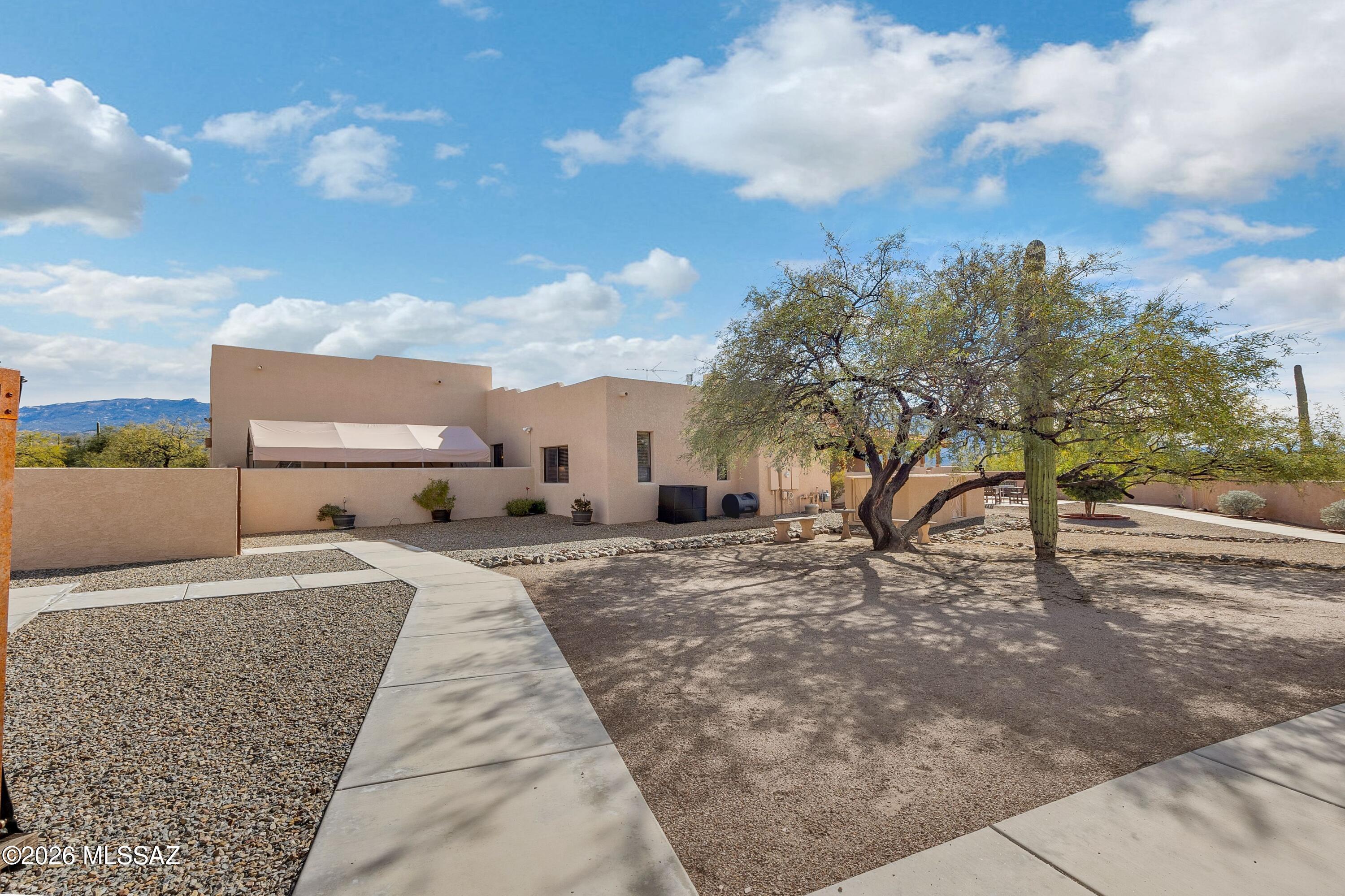 2305 N El Camino Rinconado