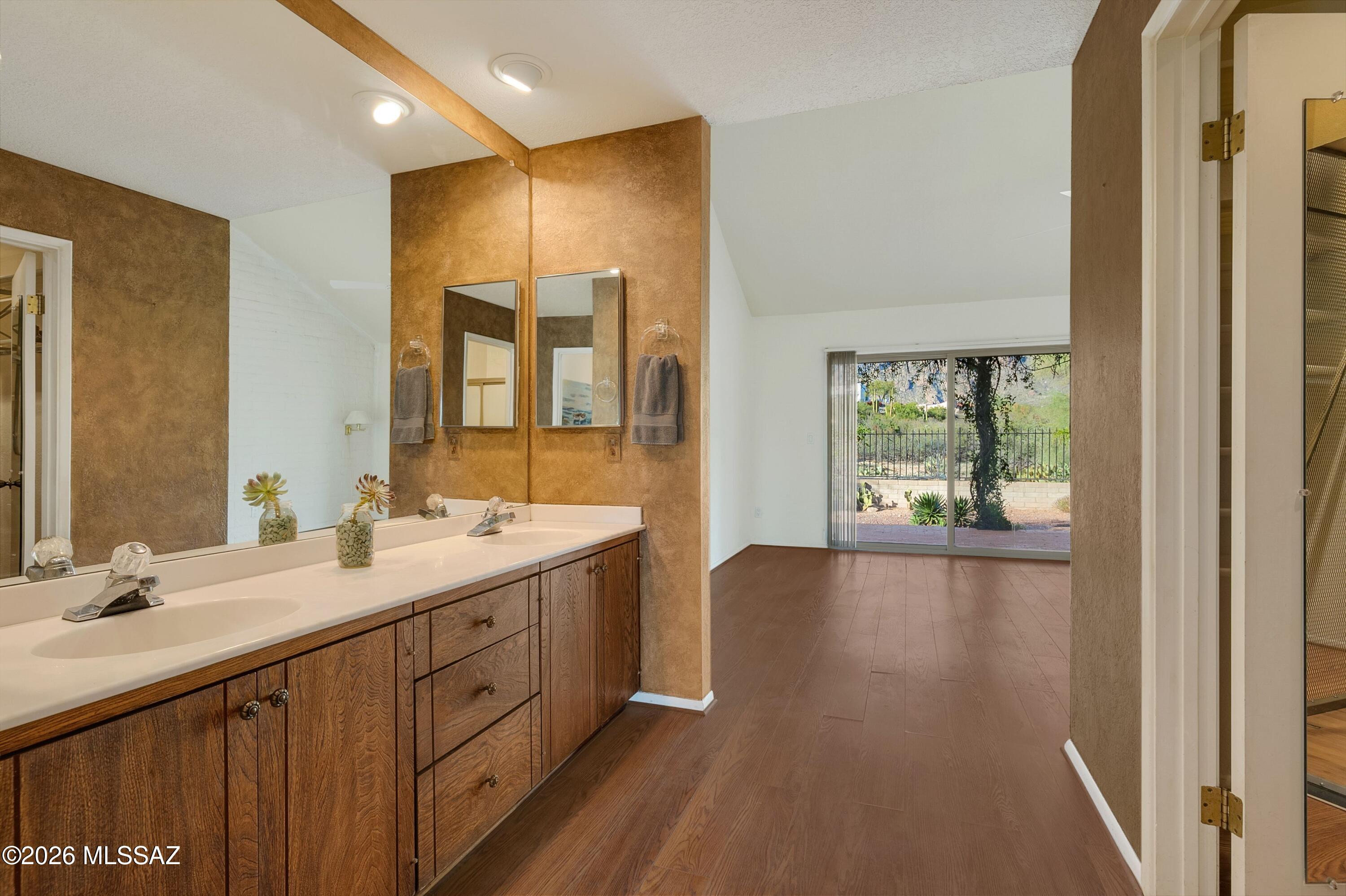 5937 N Placita Del Baron