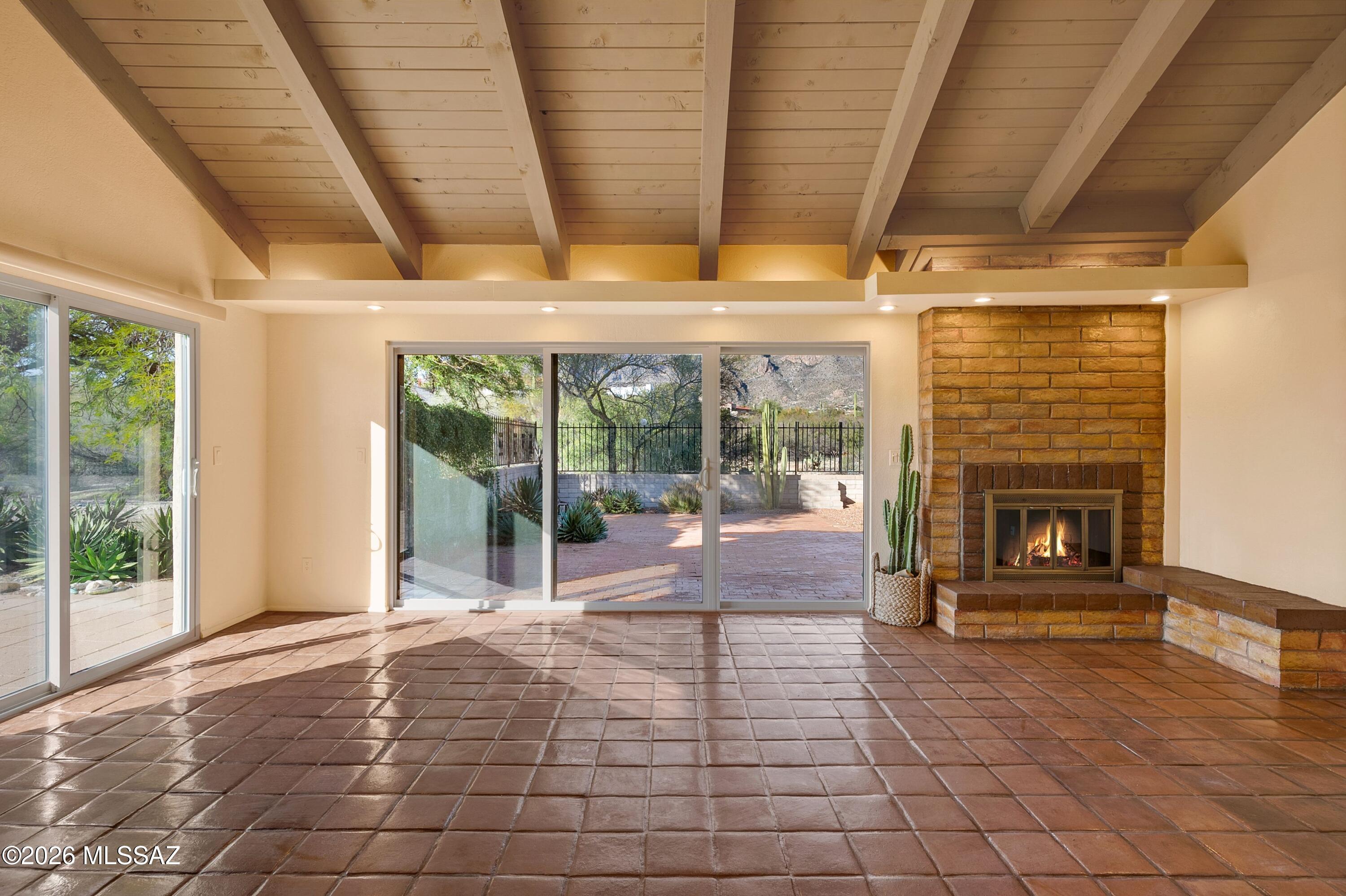 5937 N Placita Del Baron