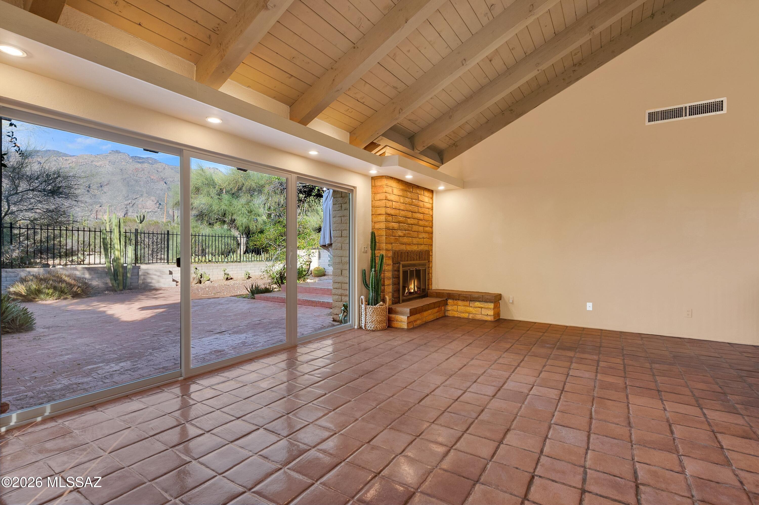 5937 N Placita Del Baron