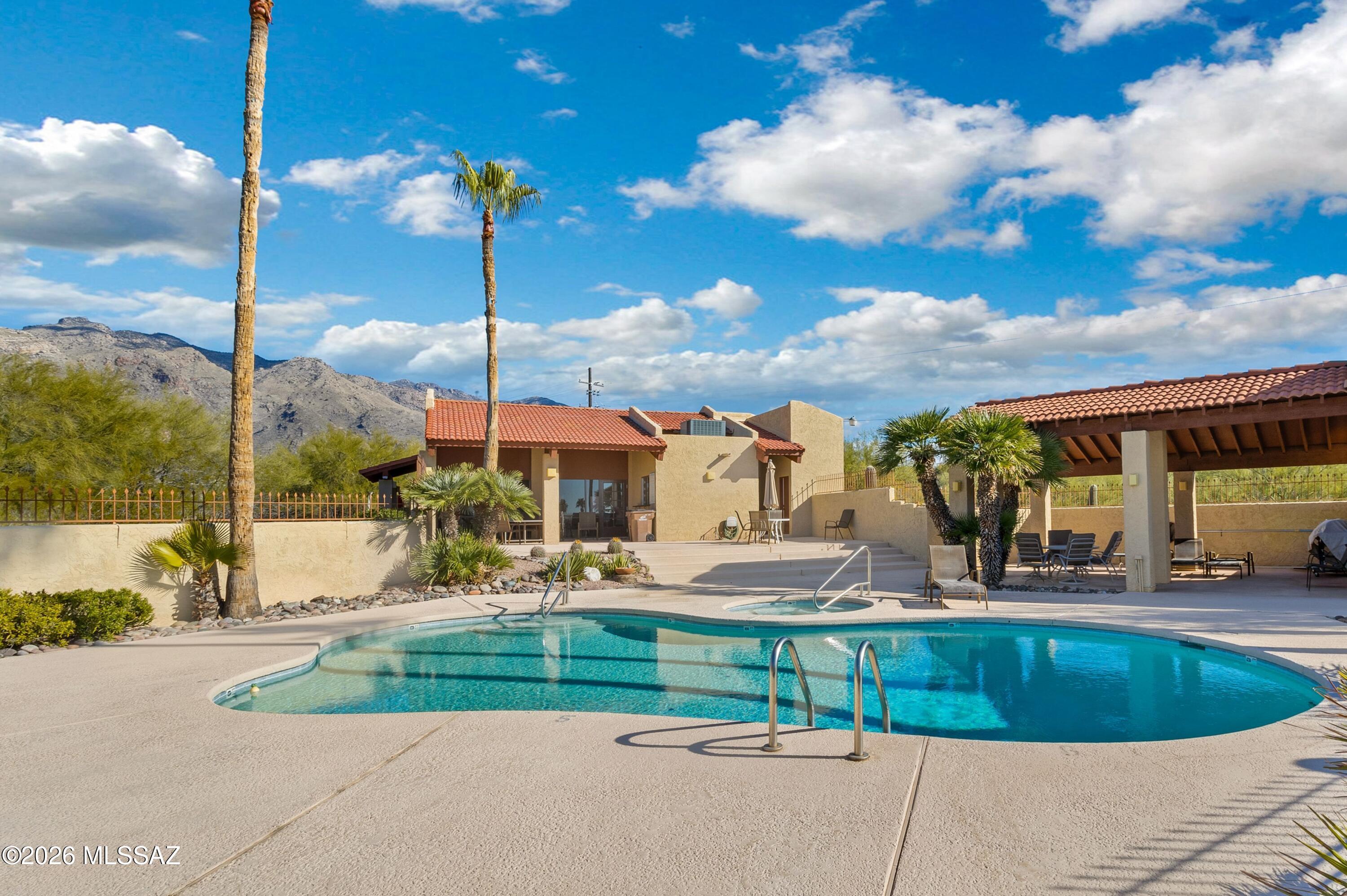 5937 N Placita Del Baron