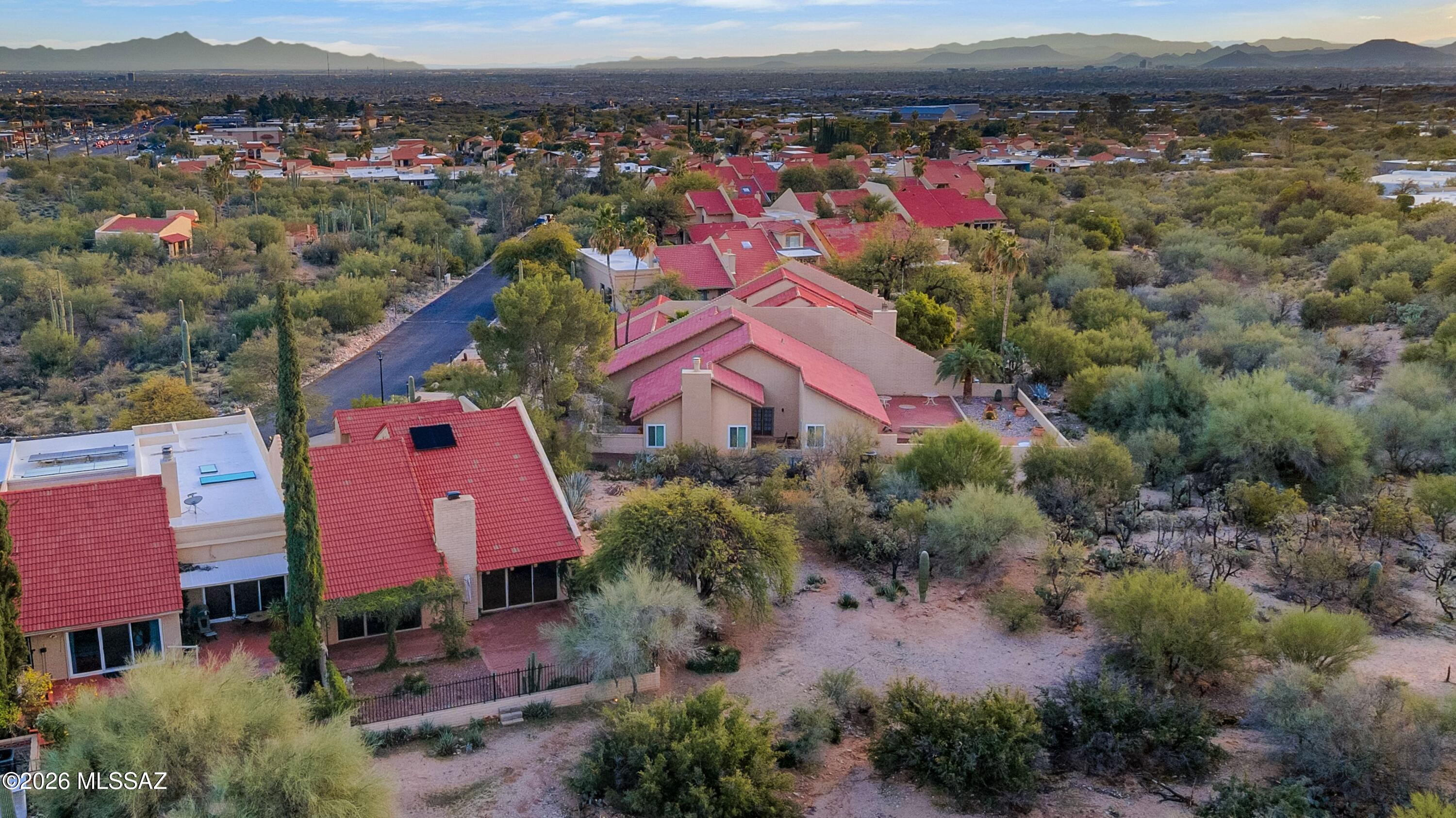 5937 N Placita Del Baron