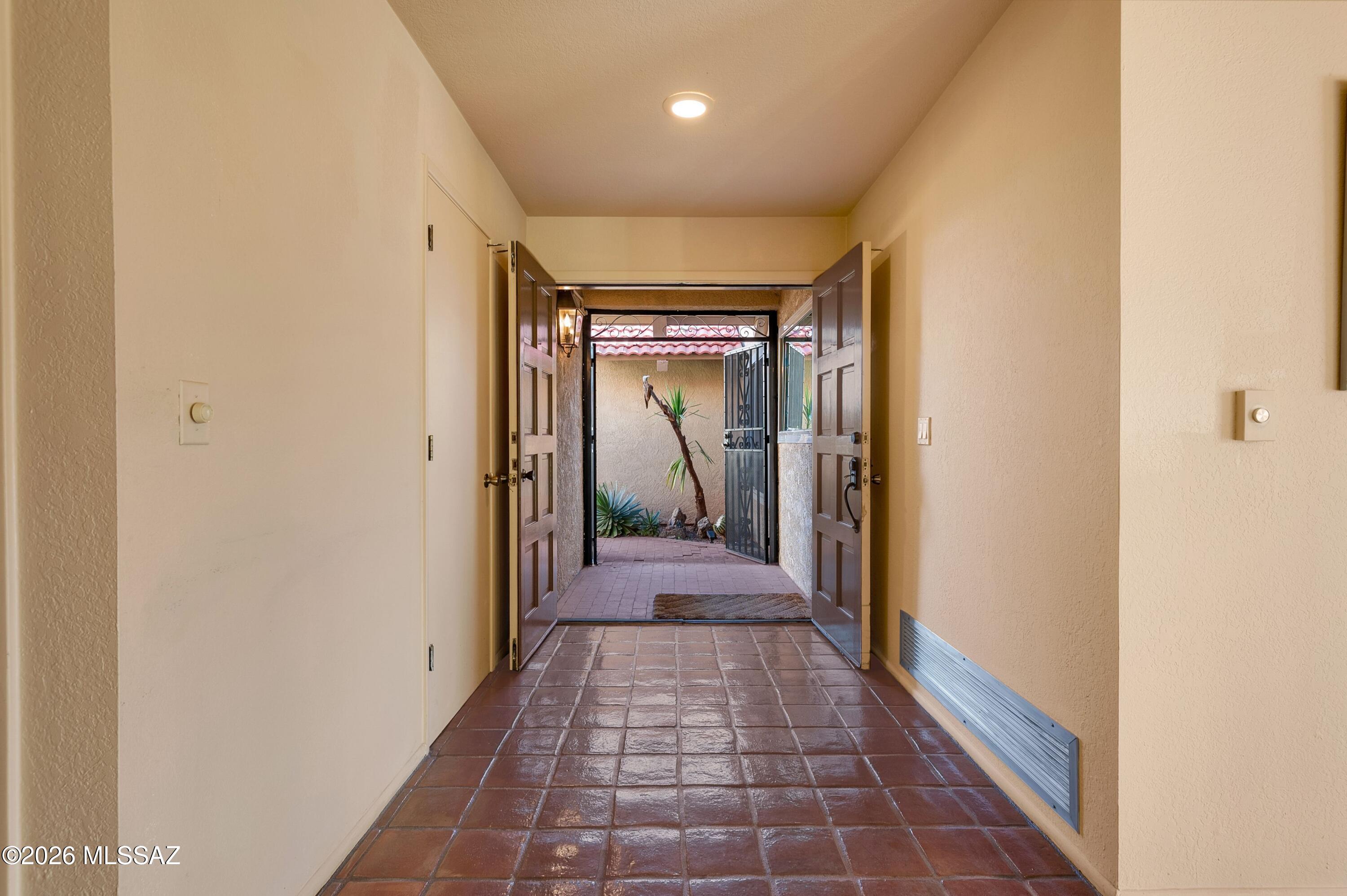 5937 N Placita Del Baron