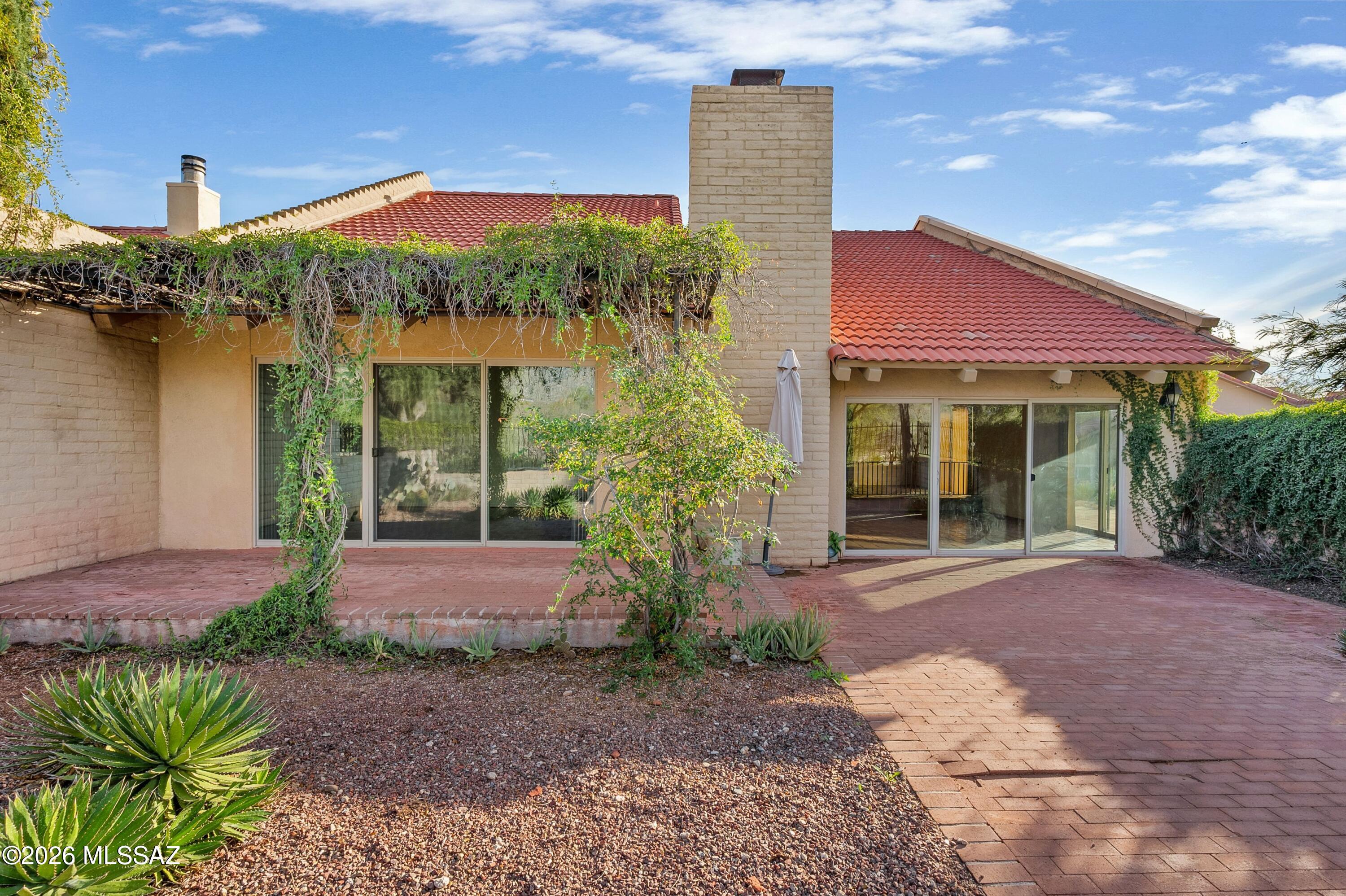 5937 N Placita Del Baron