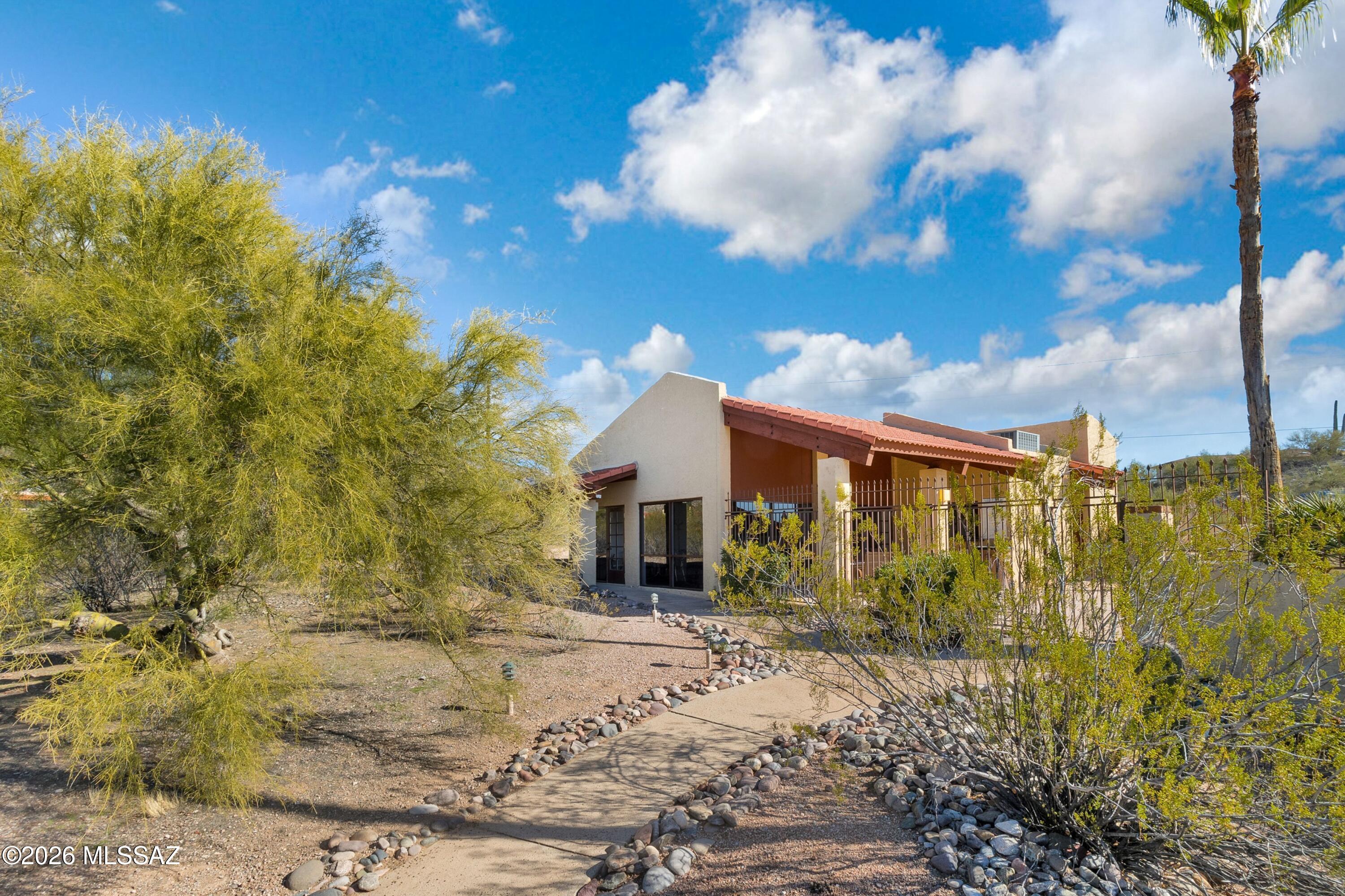 5937 N Placita Del Baron