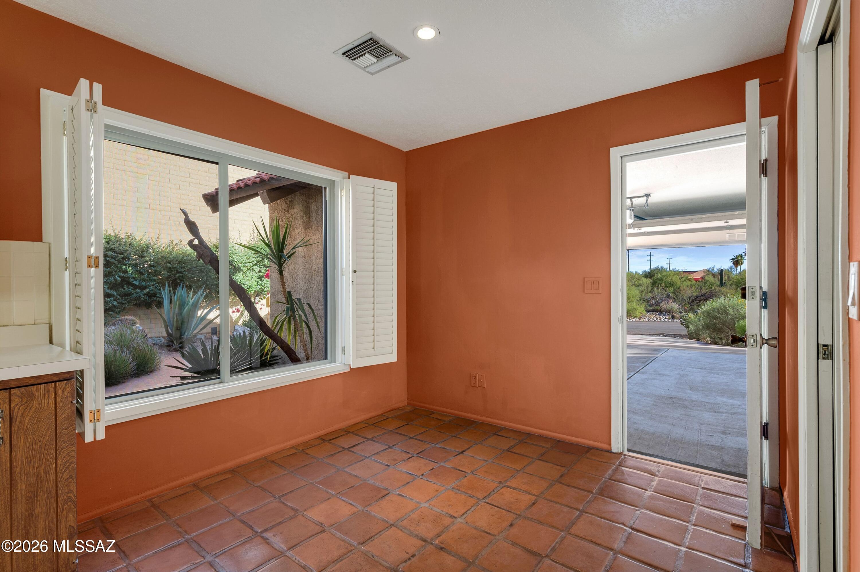 5937 N Placita Del Baron