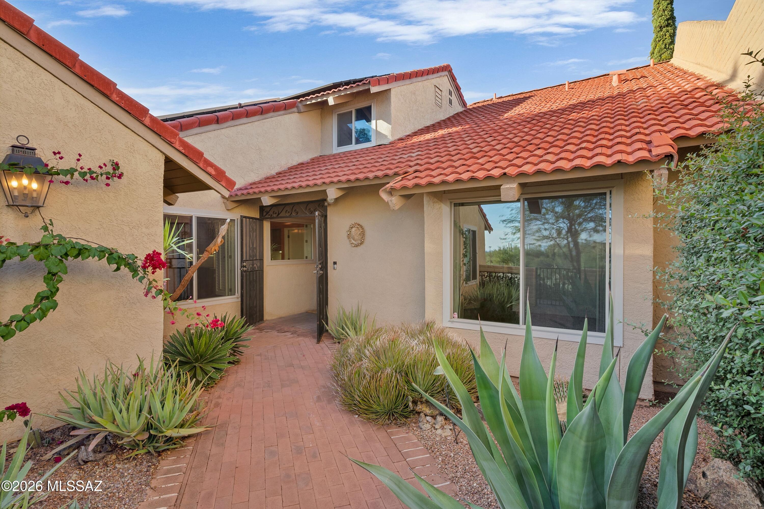 5937 N Placita Del Baron