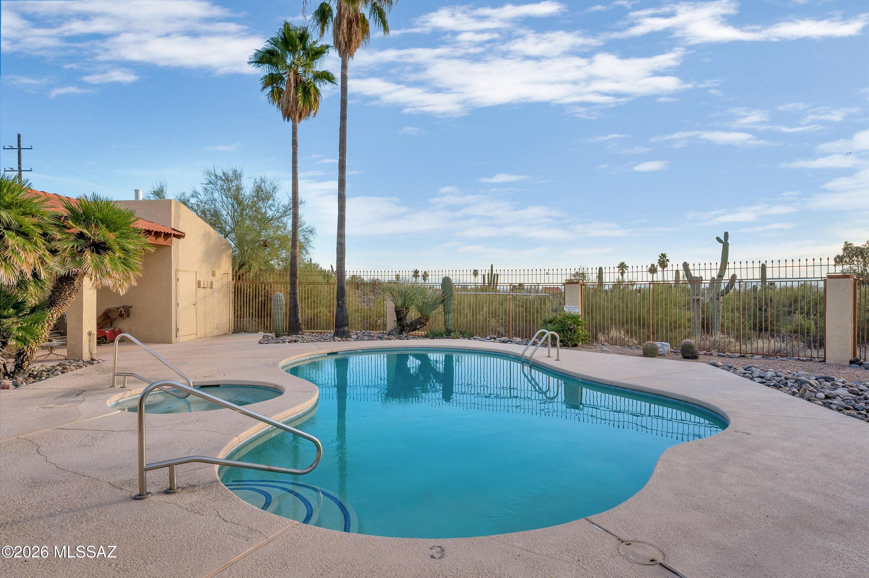 5937 N Placita Del Baron