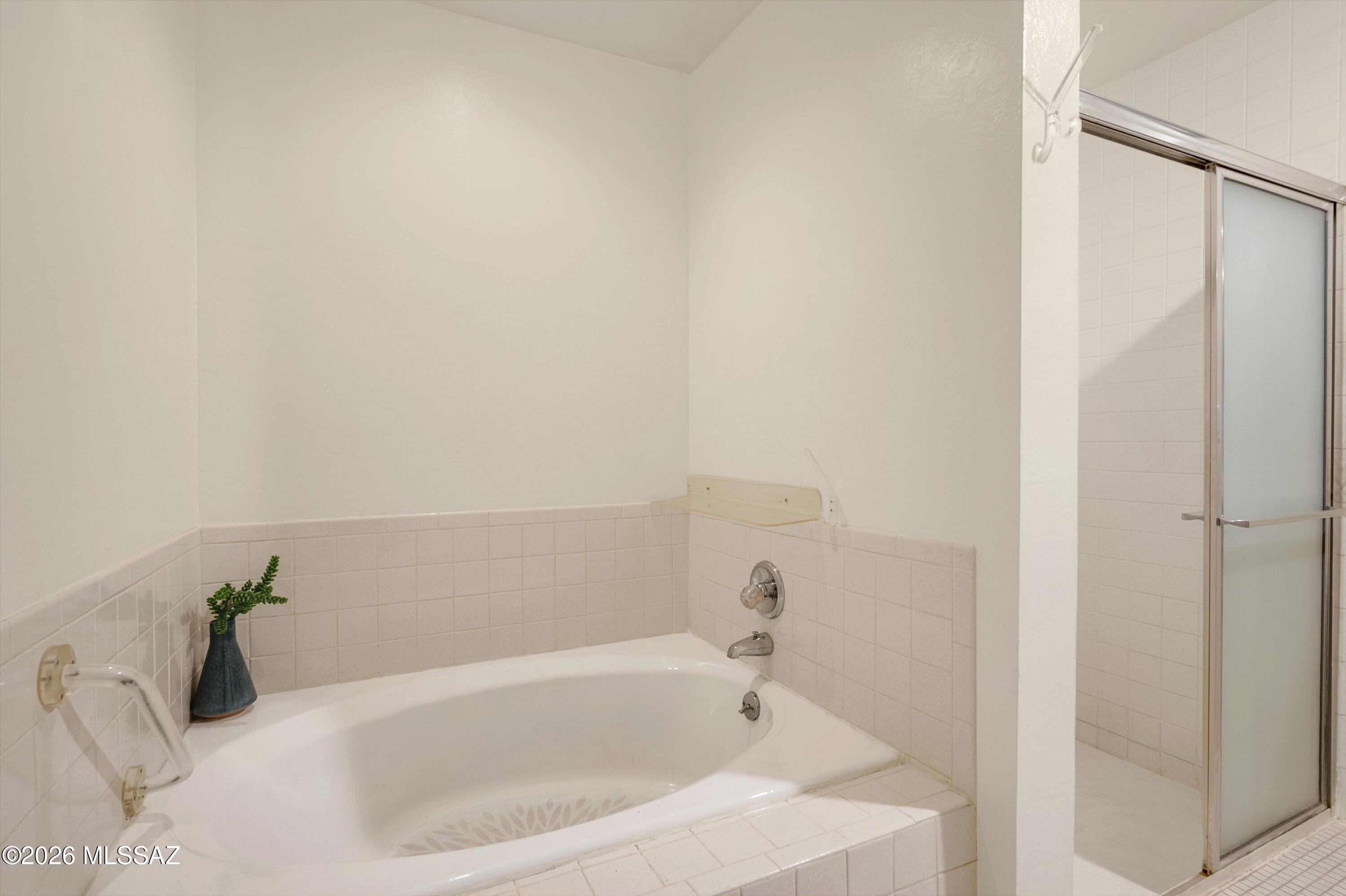 5937 N Placita Del Baron