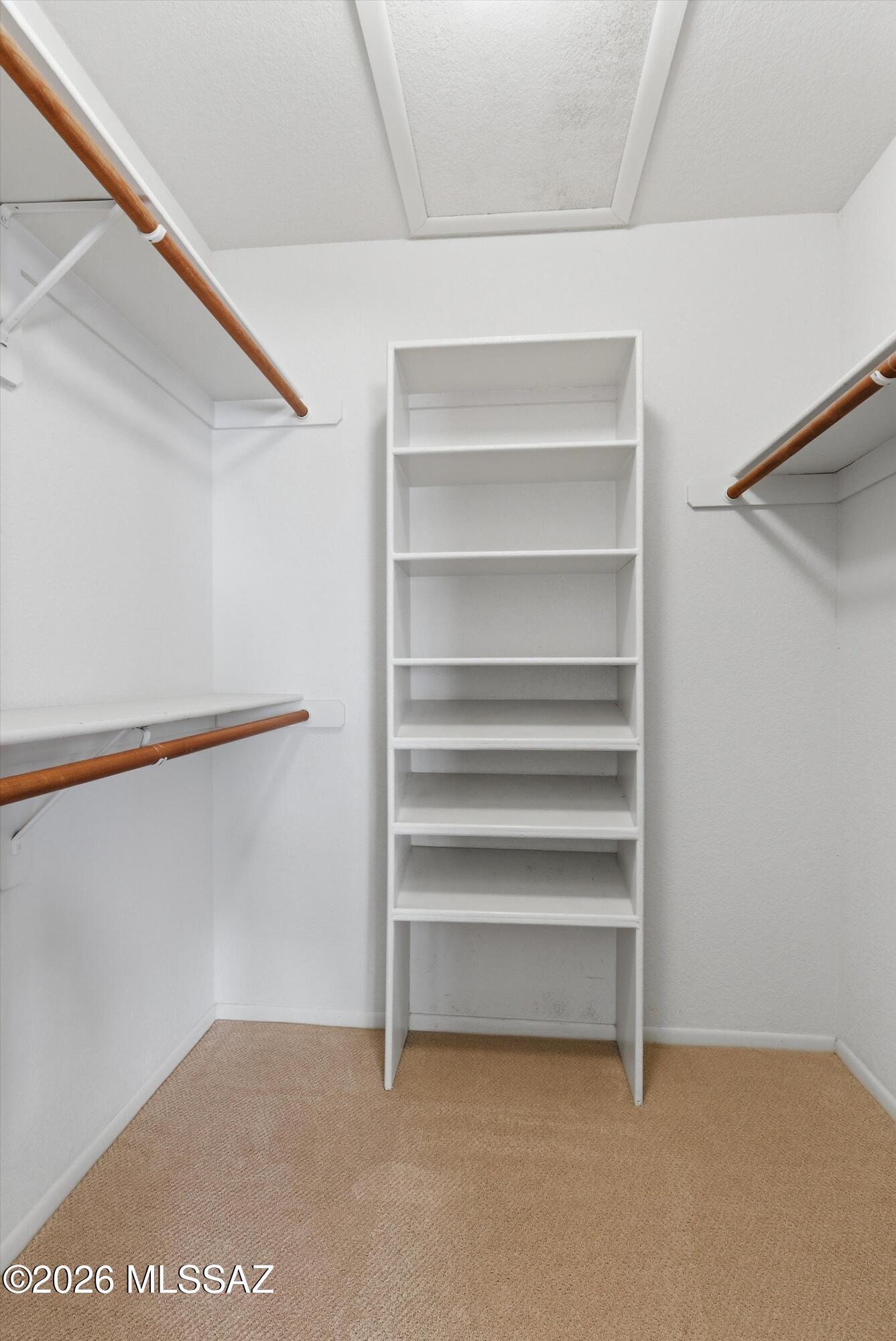 5461 N Vía Del Arbolito