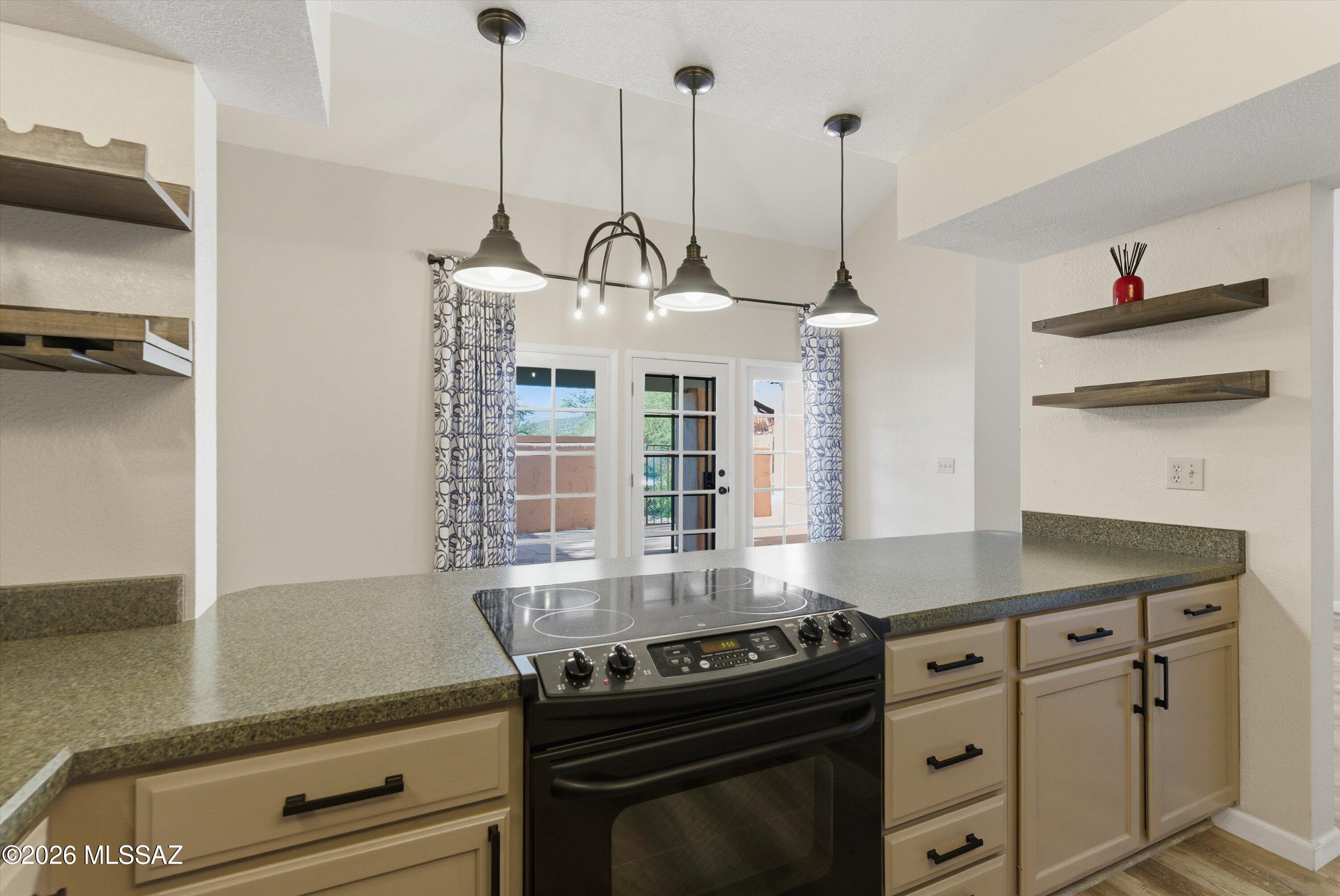 5461 N Vía Del Arbolito