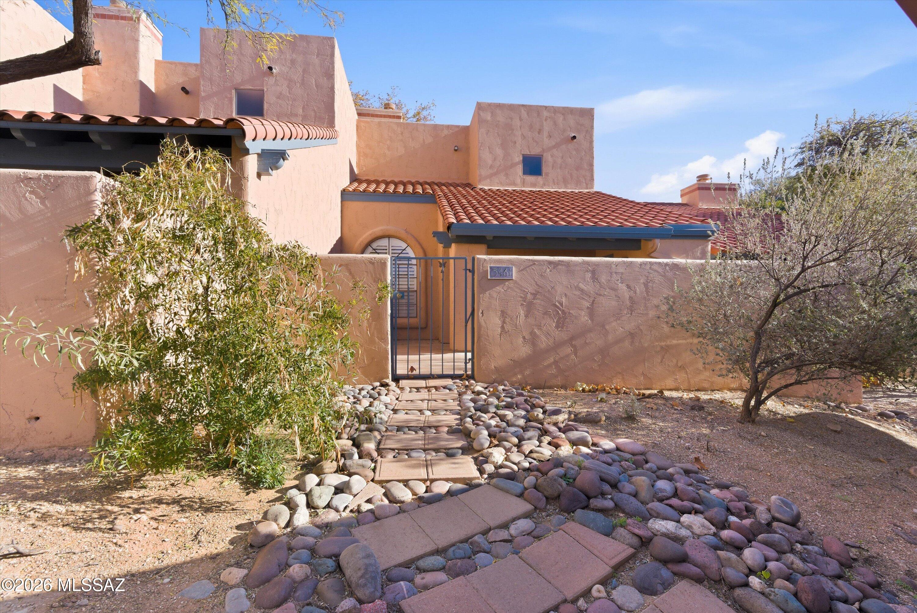 5461 N Vía Del Arbolito