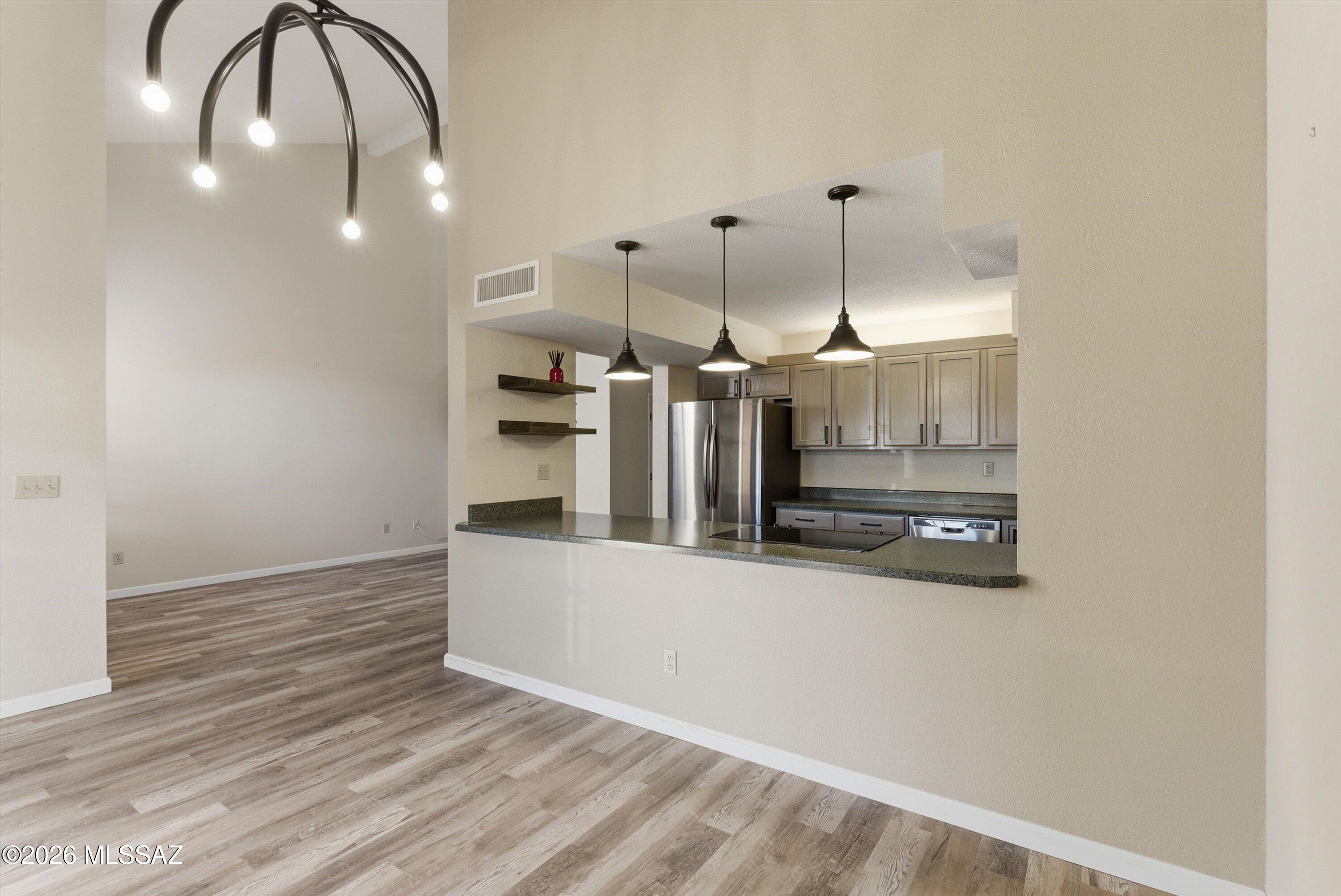 5461 N Vía Del Arbolito